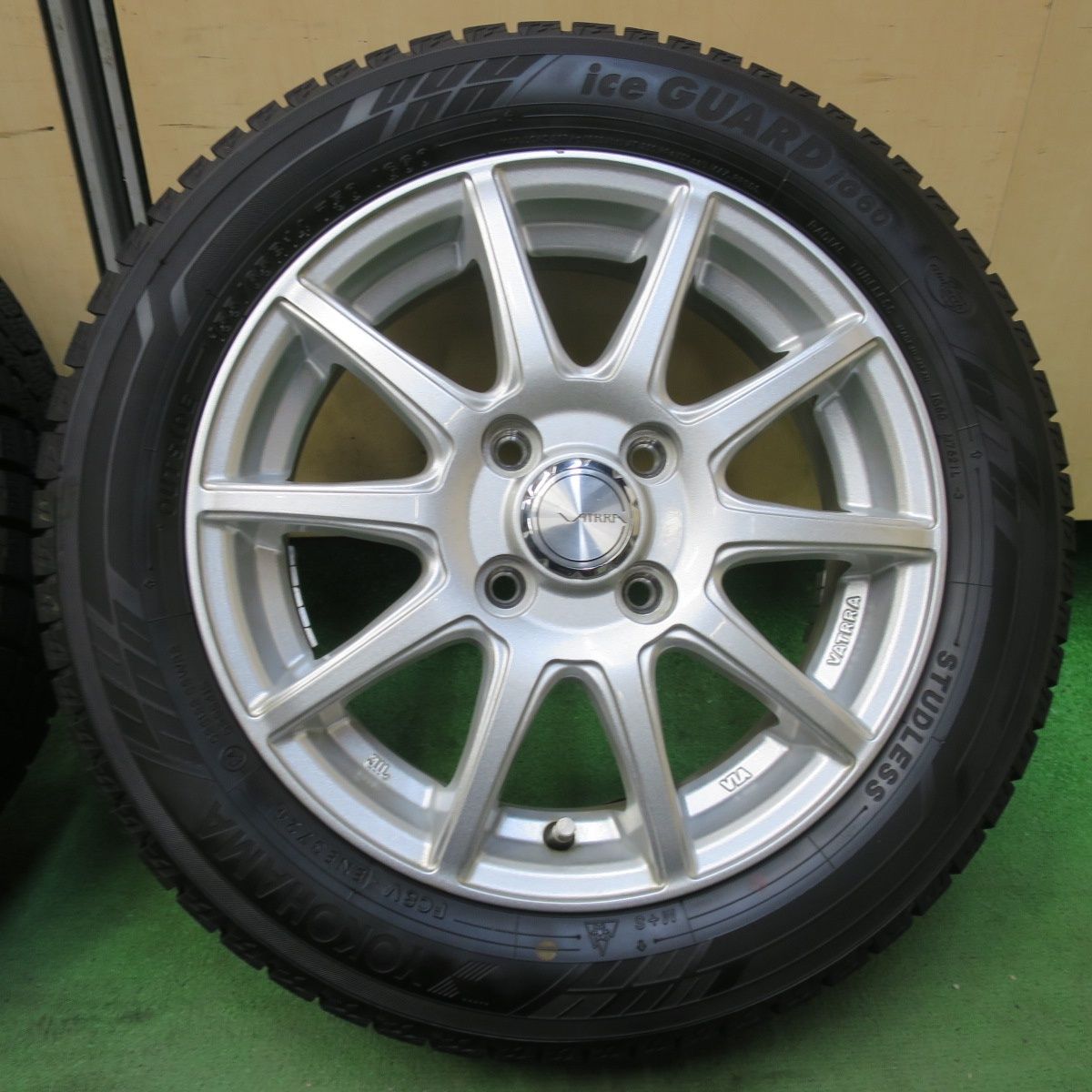 バリ溝！24年！キレイ！ほぼ10分☆スタッドレス 155/65R14 ヨコハマ
