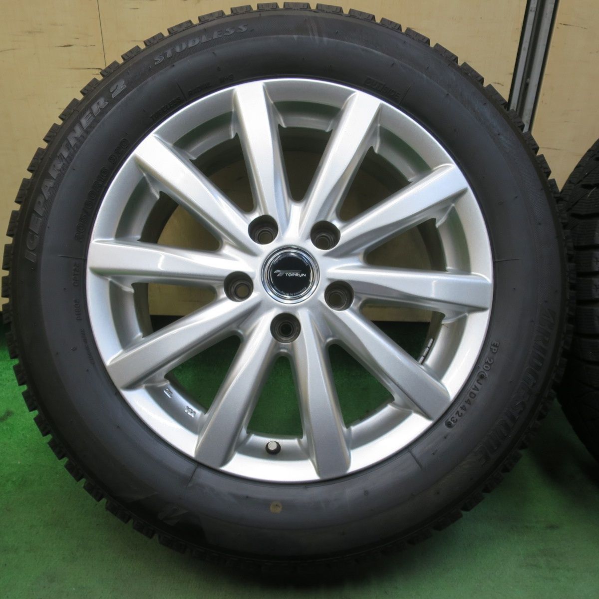 バリ溝 23年 キレイ 9 5分 スタッドレス 205 60 R 16 ブリヂストン アイスパートナー2 TOPRUN トップラン 16インチ PCD 114 3 5 H 5102403イス