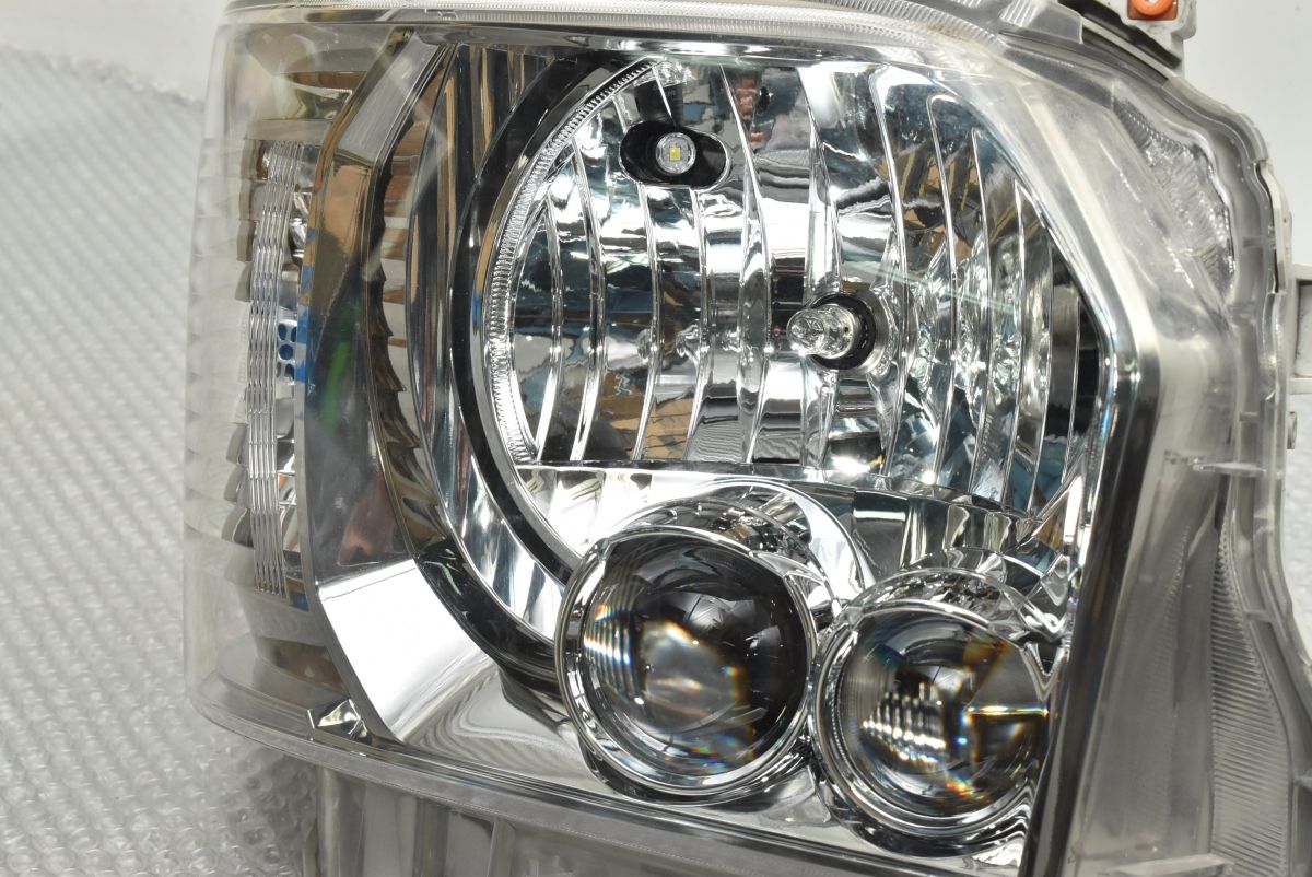 程度良好品】トヨタ 200系 ハイエース 後期 純正 LED ヘッド