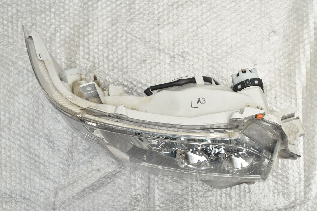 程度良好品】トヨタ 200系 ハイエース 後期 純正 LED ヘッドライト 右