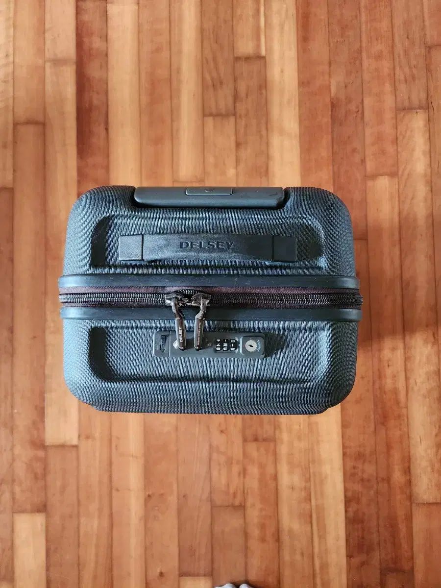 デルセー Delsey