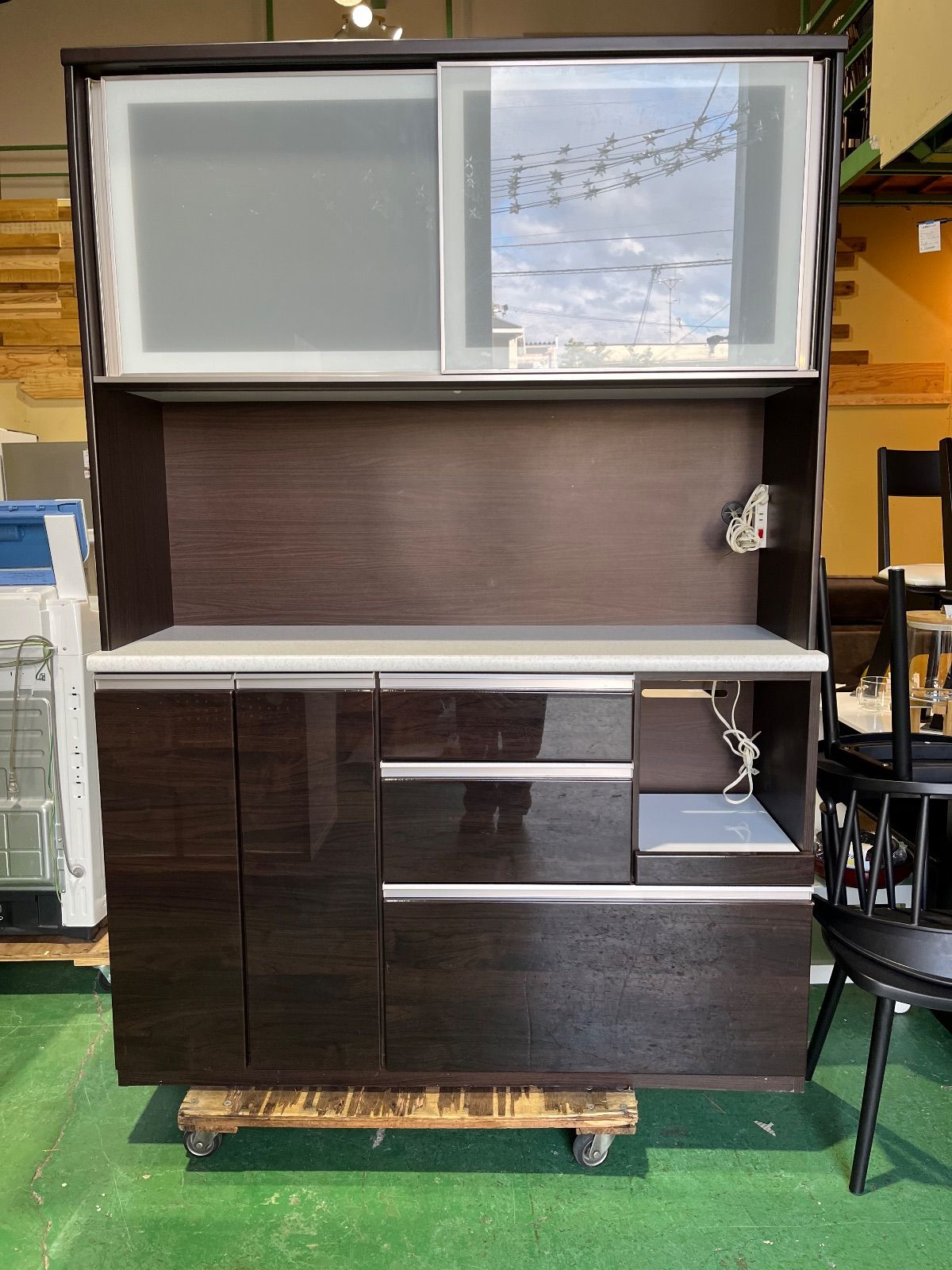 食器棚 レンジ台 レンジボード ガラス扉付き キッチンボード 大型家具 キッチン収納 料理 一軒家 茶色 ブラウン 倉庫前 値引きあり