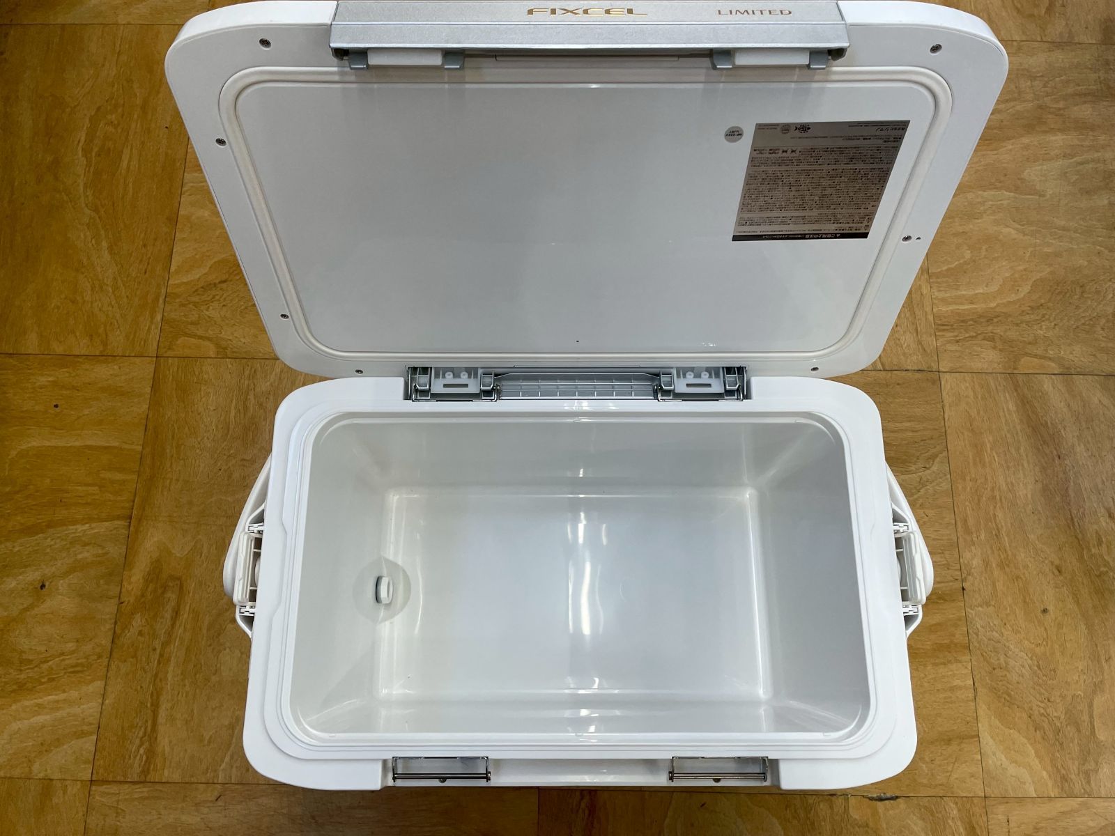 フィッシング FIXCEL LIMITED 22リットル 3面真空釣り用クーラーボックス