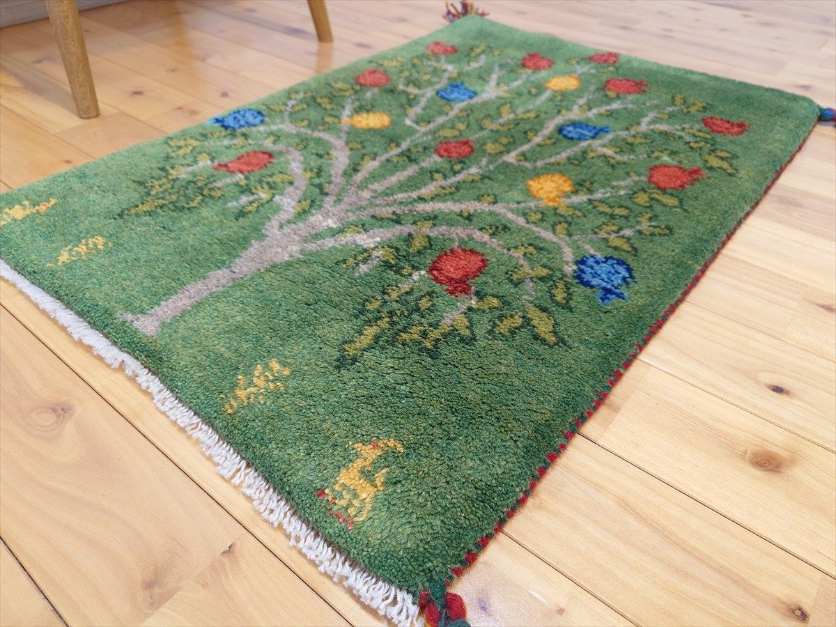 ペルシャ　ギャッベ 玄関　85×57 緑　ザクロの木 ペルシャ ギャッベ 玄関マット ラグ 85x57㎝ 緑色 ザクロの木 RJ14918