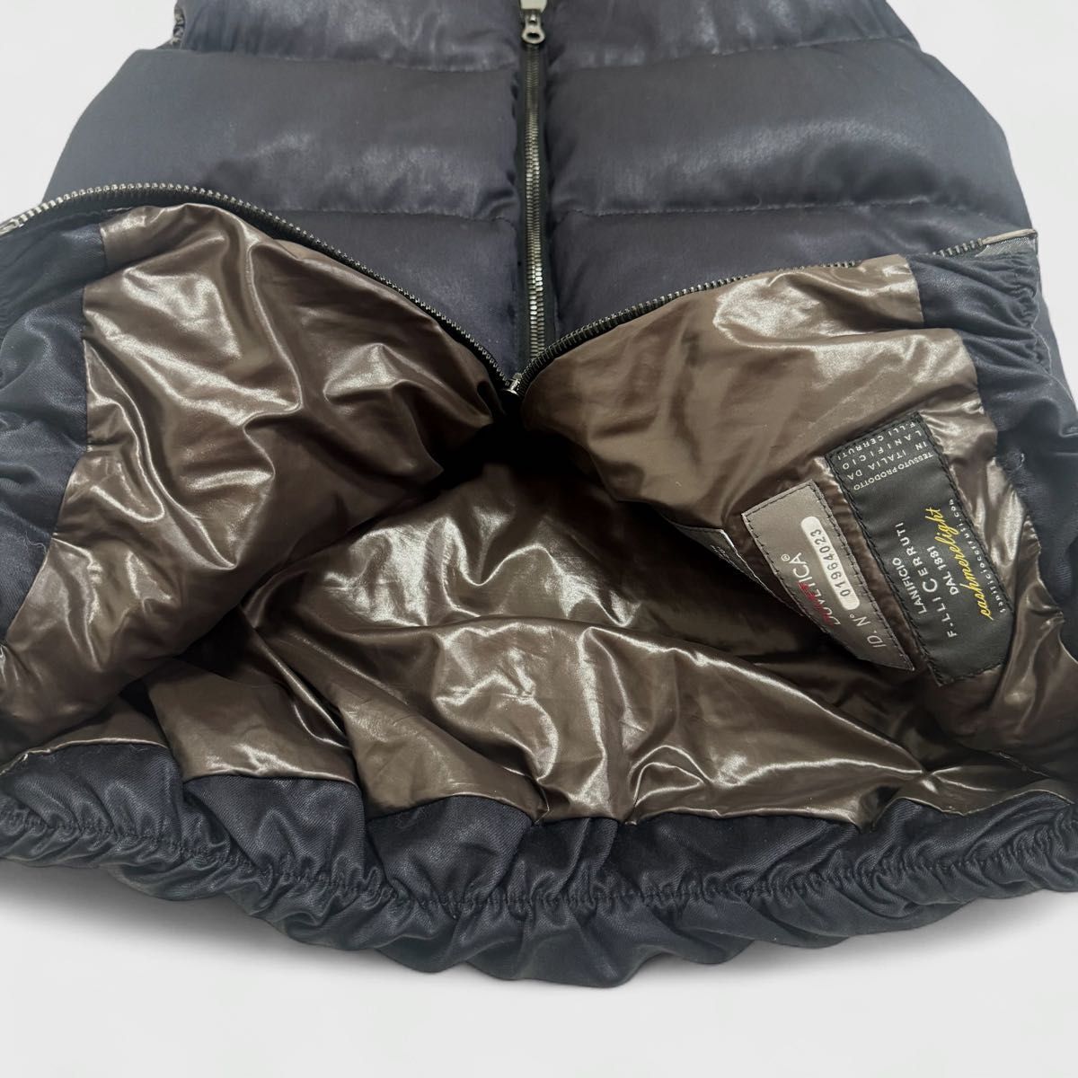 極美品　デュベティカ　FEBEDUE　チェルッティ　カシミヤ混　ダウンベスト44 極美品 デュベティカ FEBEDUE チェルッティ カシミヤ混 ダウンベスト44