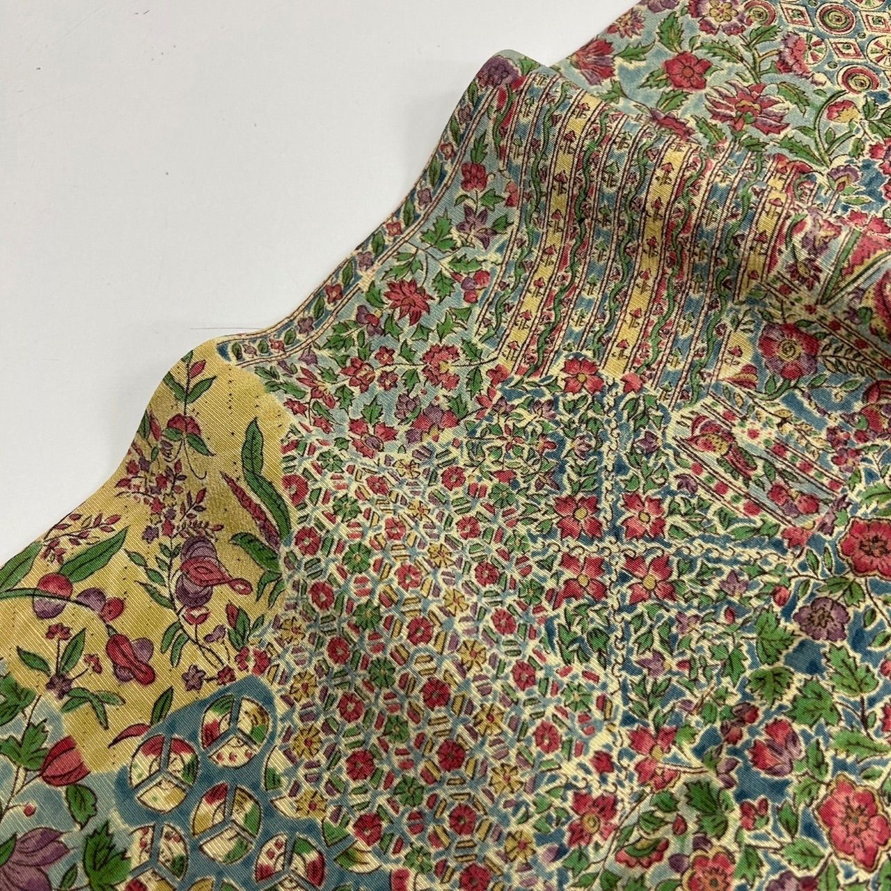 小紋 更紗模様 縮緬 裄66 素敵なデザイン 正絹 着物 MK-711 - メルカリ