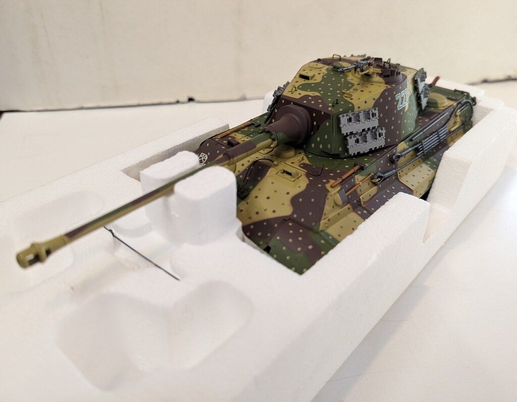 Paul sModelArt 1 Panzerkampfwagen VI TIGER II 013000