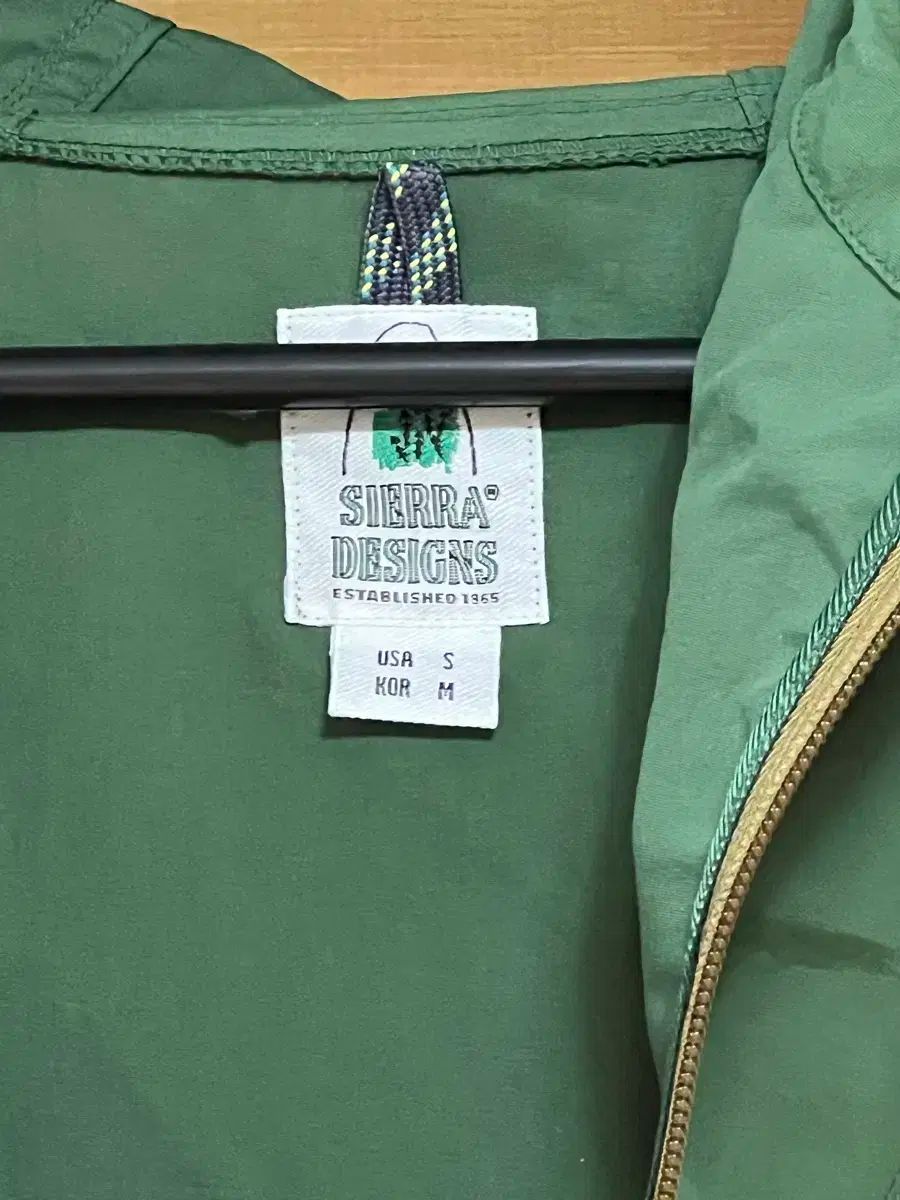 発見できる シエラデザイン グリーン ウィンドブレーカー ジャケット