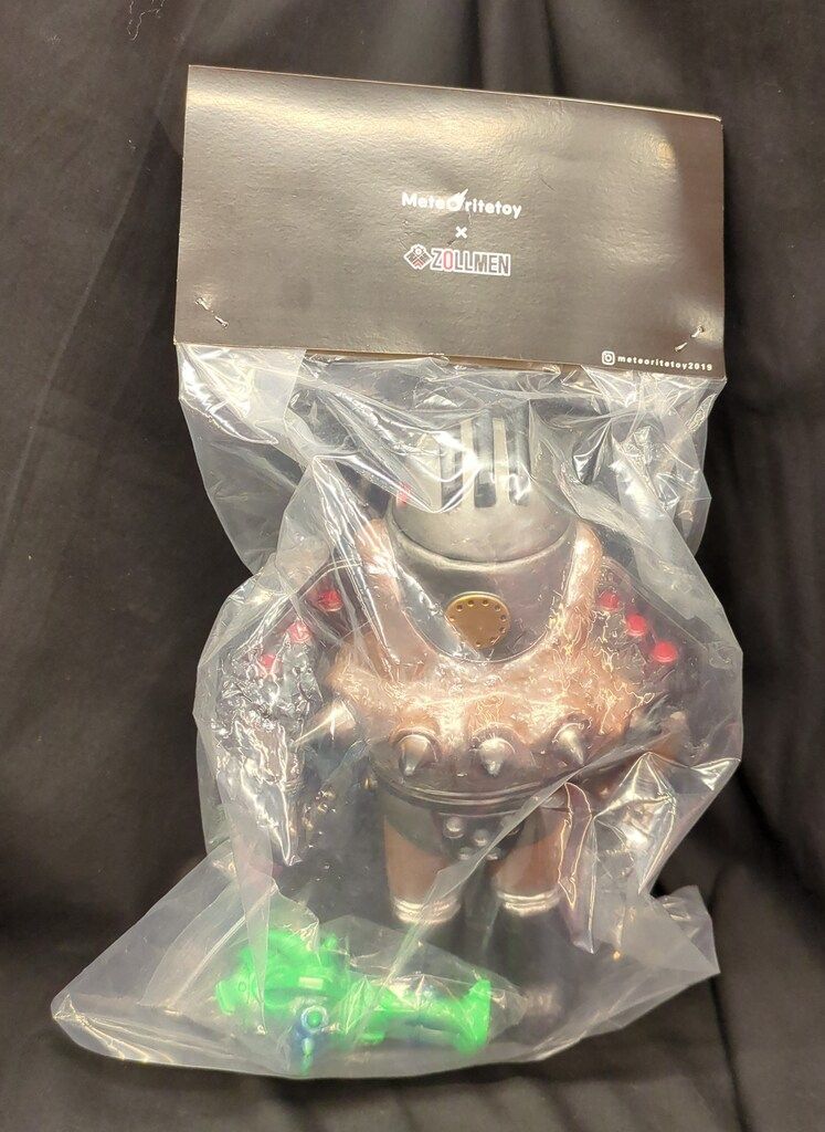 Meteoritetoy x ZOLLMEN KILLER 56 茶成型/ミニソフビ 緑成型 - メルカリ