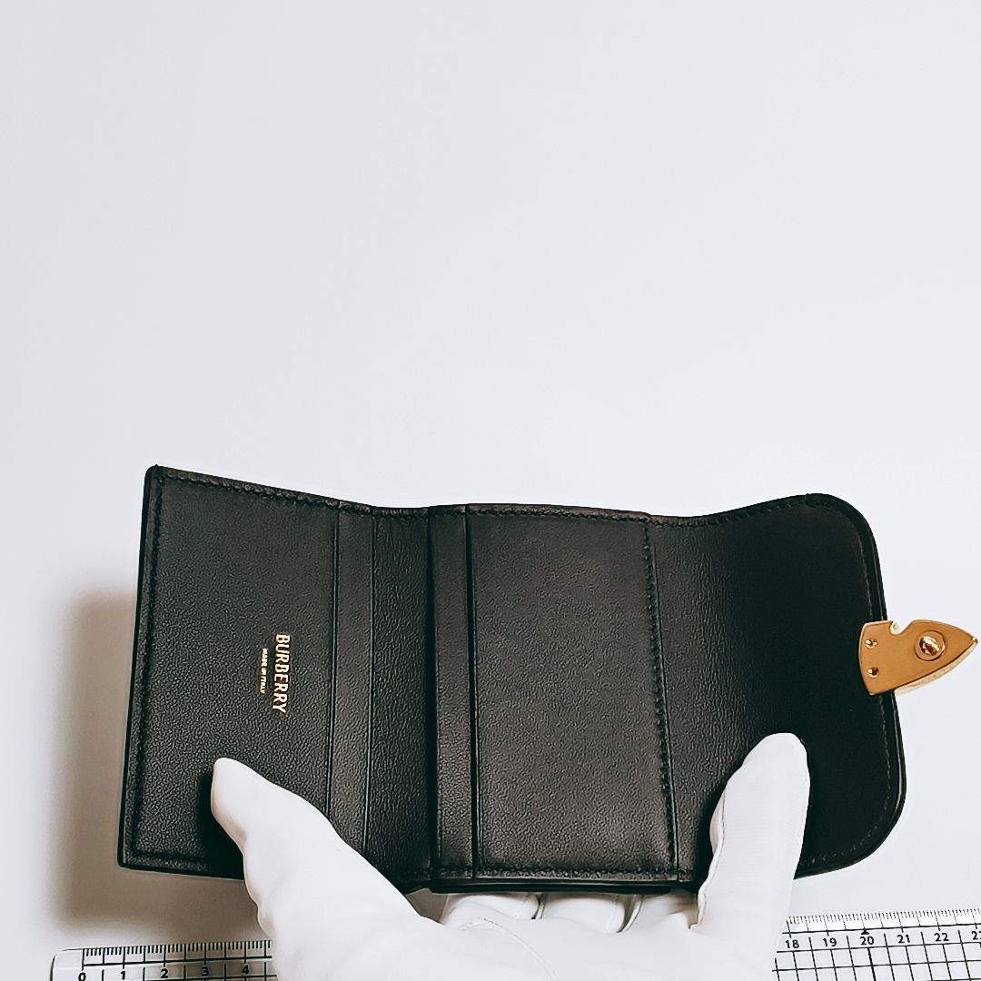 BURBERRY[バーバリー] 三つ折り財布 Black 未使用 メルカリ限定 BURBERRY 三つ折財布 バーバリー 現行 モノグラム 財布 イタリア製