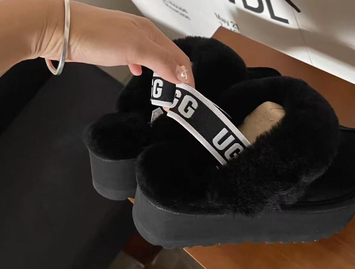 UGG Funkette ファンケット 厚底 サンダル ブラック