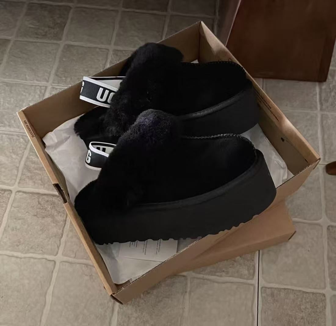 UGG Funkette ファンケット 厚底 サンダル ブラック