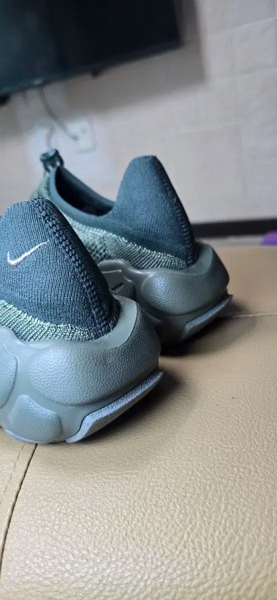 スニーカー グリーン