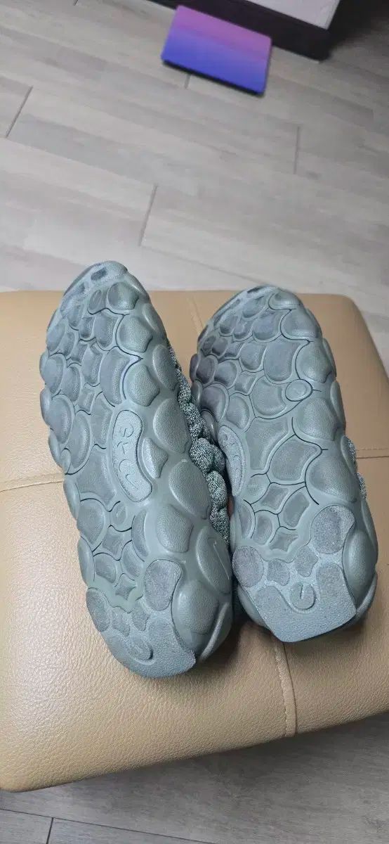 スニーカー グリーン