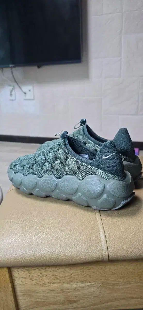 ナイキ スニーカー グリーン COLOR 250