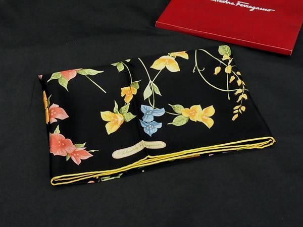 Salvatore Ferragamo フェラガモ シルク100％ 花柄 スカーフ ストール ショール ブラック系 マルチ BS 0484
