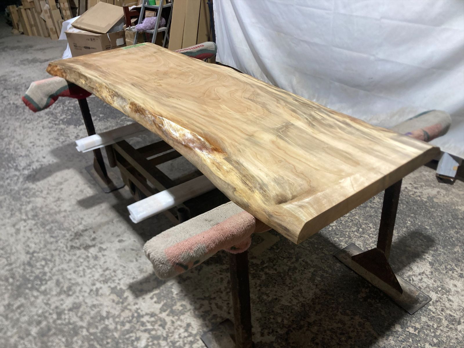 クス9307 楠 一枚板無垢材 1980x620-510x49mm ダイニングテーブル ローテーブル センターテーブル 天板 樟 くすのき MARWIL-DEMENAGEMENTS_CH