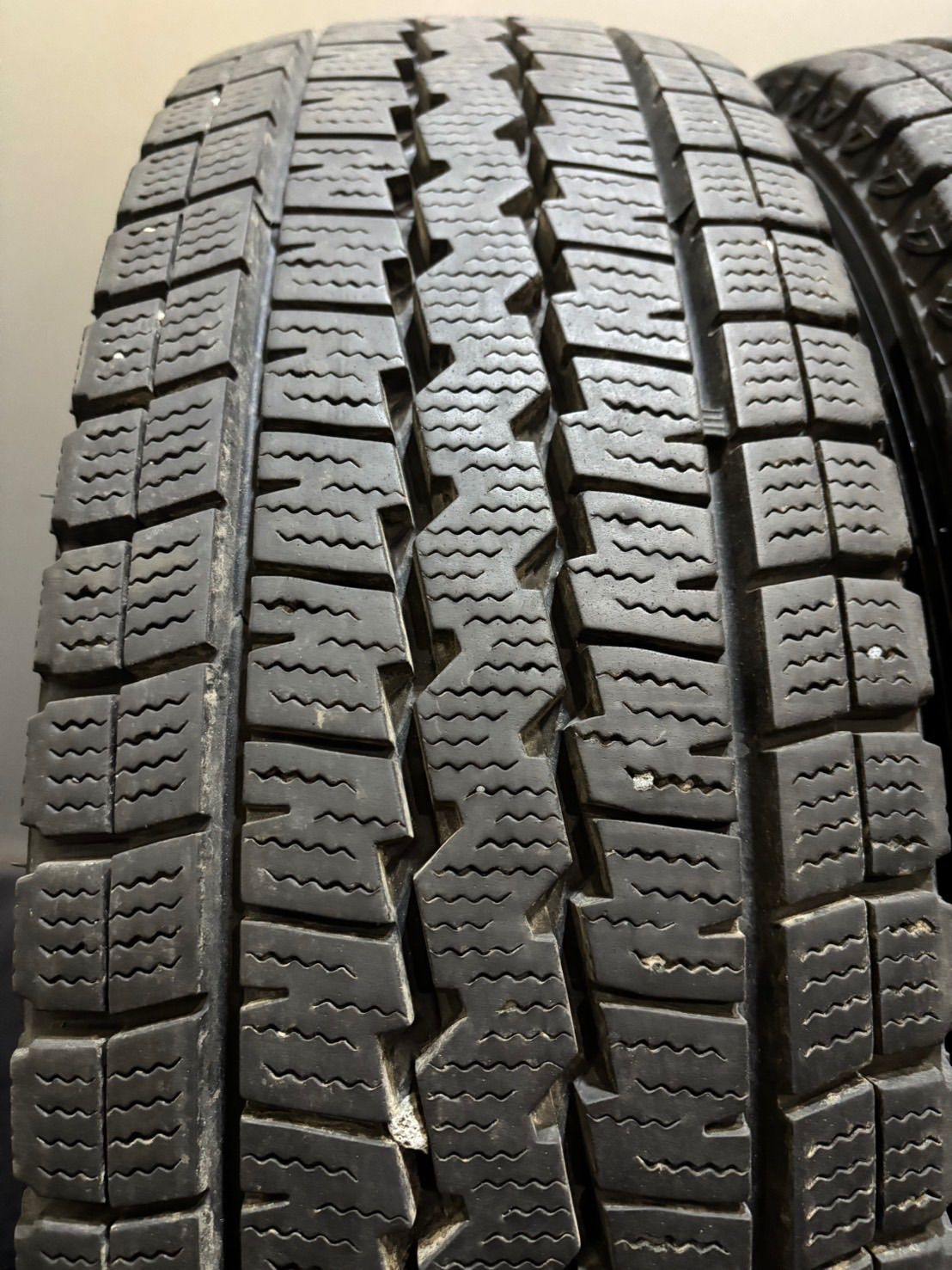 ハイエース スタッドレス ダンロップ 195/80r15 未使用 2024年製