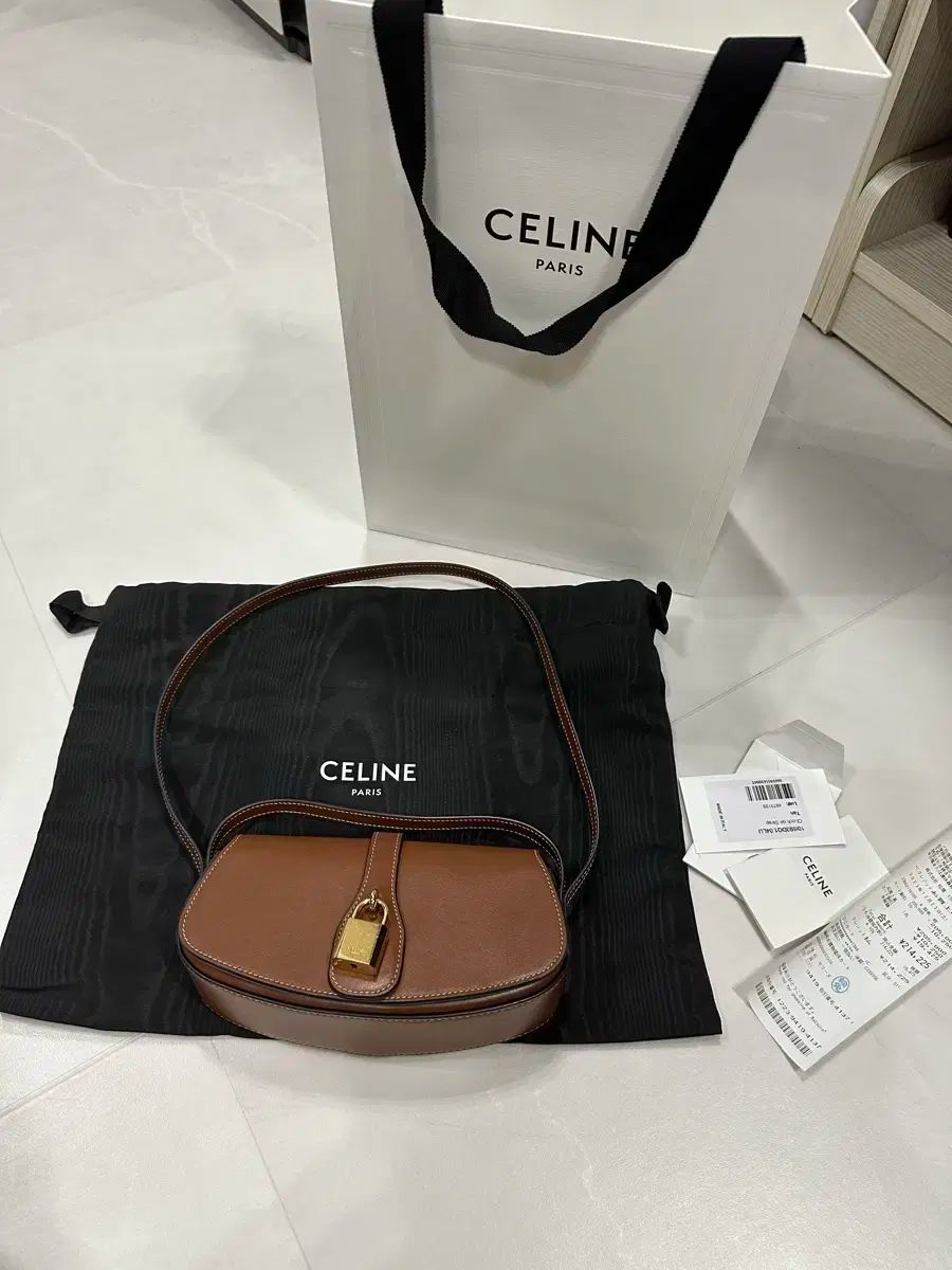 Celine セリーヌ ストラップ クラッチバッグ タン COLOR