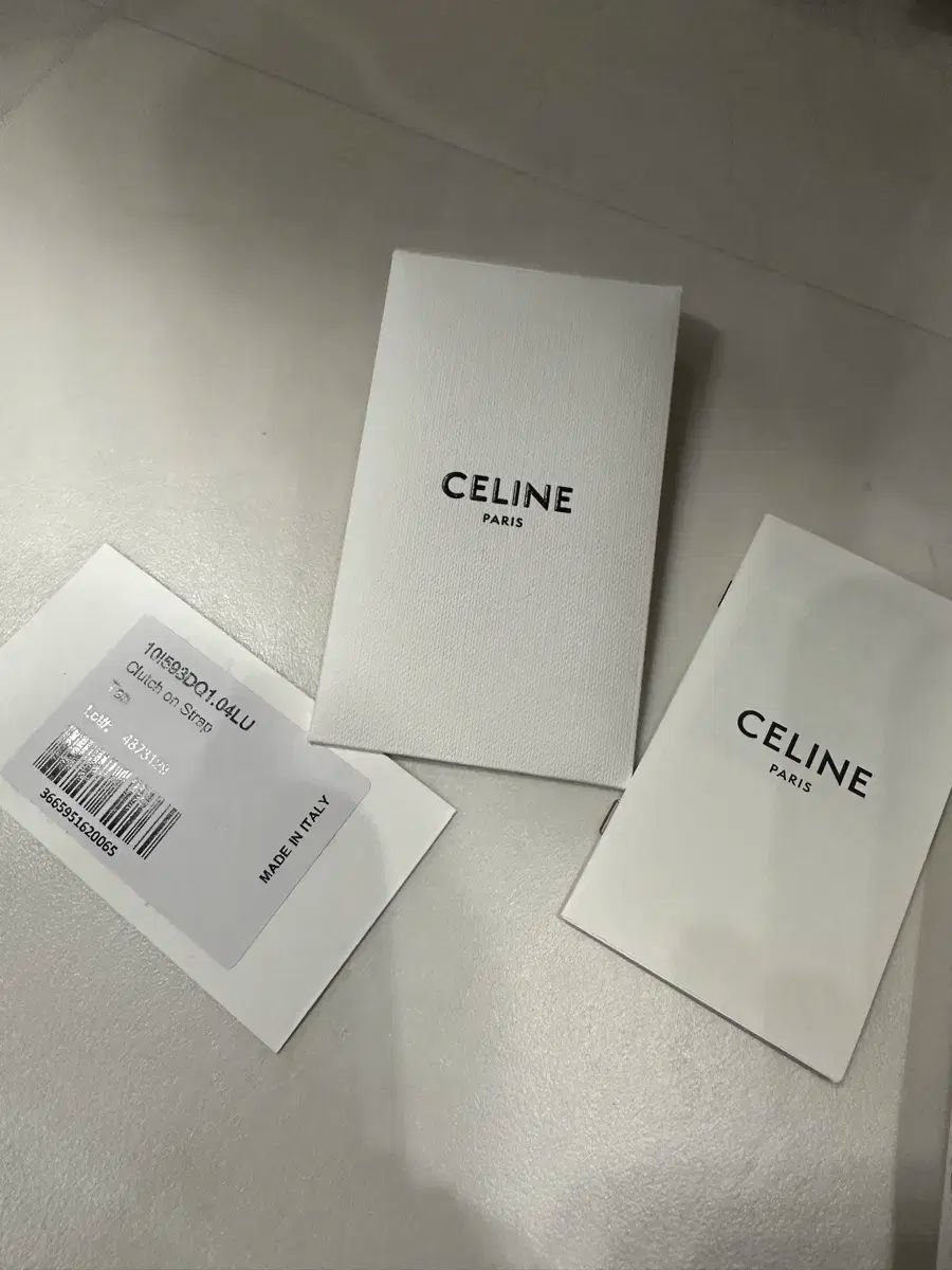 ストラップ クラッチバッグ