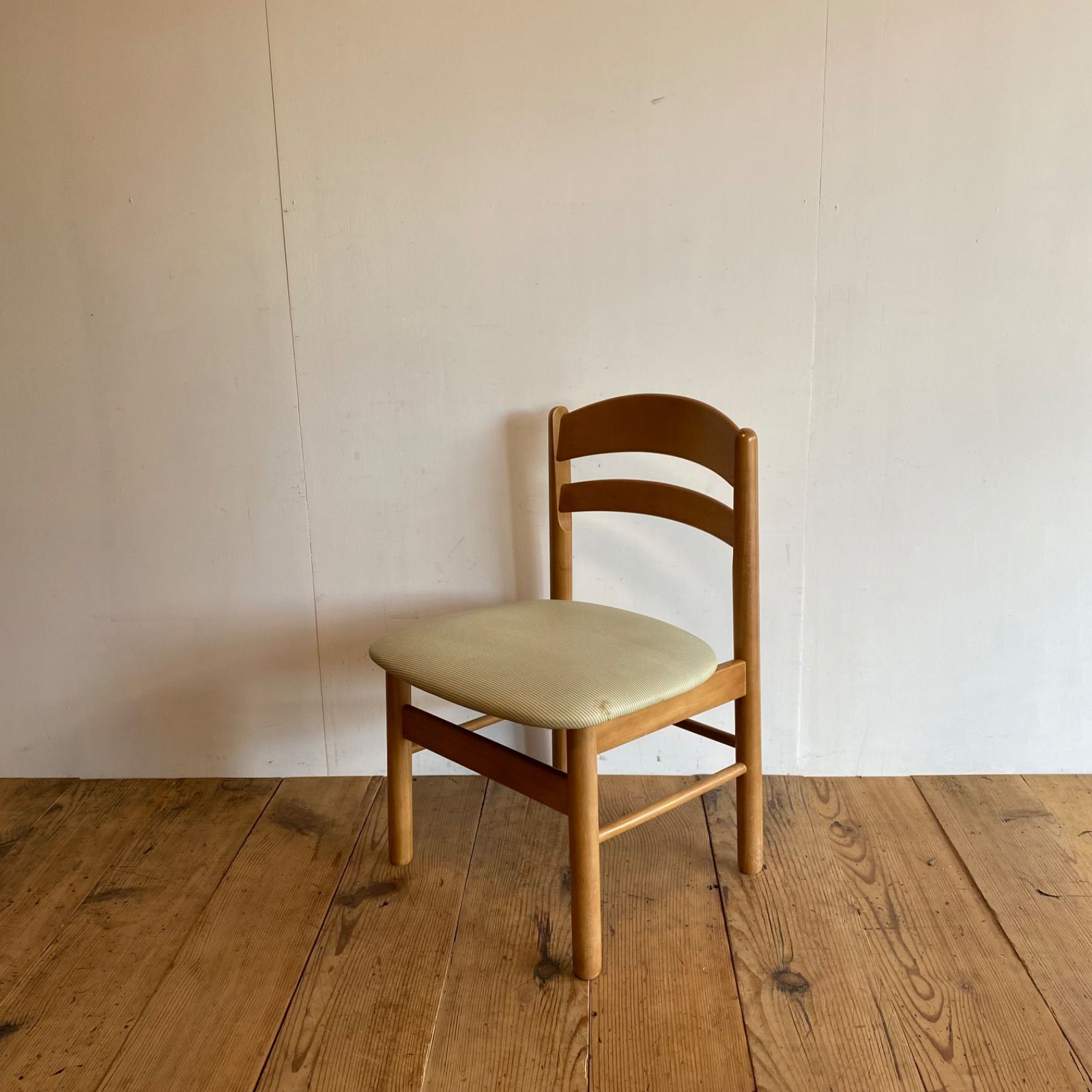オールド カリモク ダイニングチェア レトロ y153 オールド カリモク ダイニングチェア レトロ y153 - メルカリ