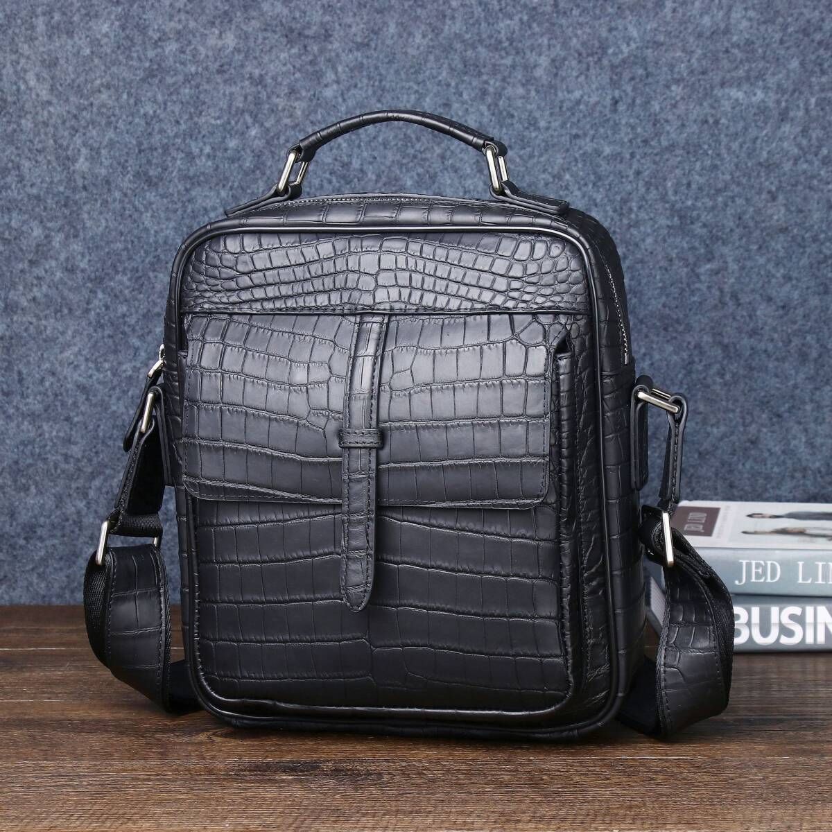 マット仕上げ クロコダイル本革 ワニ革 メンズ ショルダーバッグ 肩掛け メッセンジャーバッグ 斜めがけ 腹部革 センター取り カジュアル