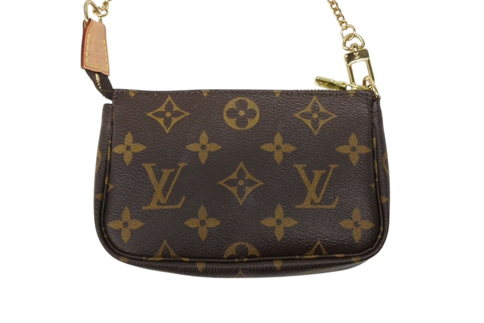 アクセソワール ポーチ