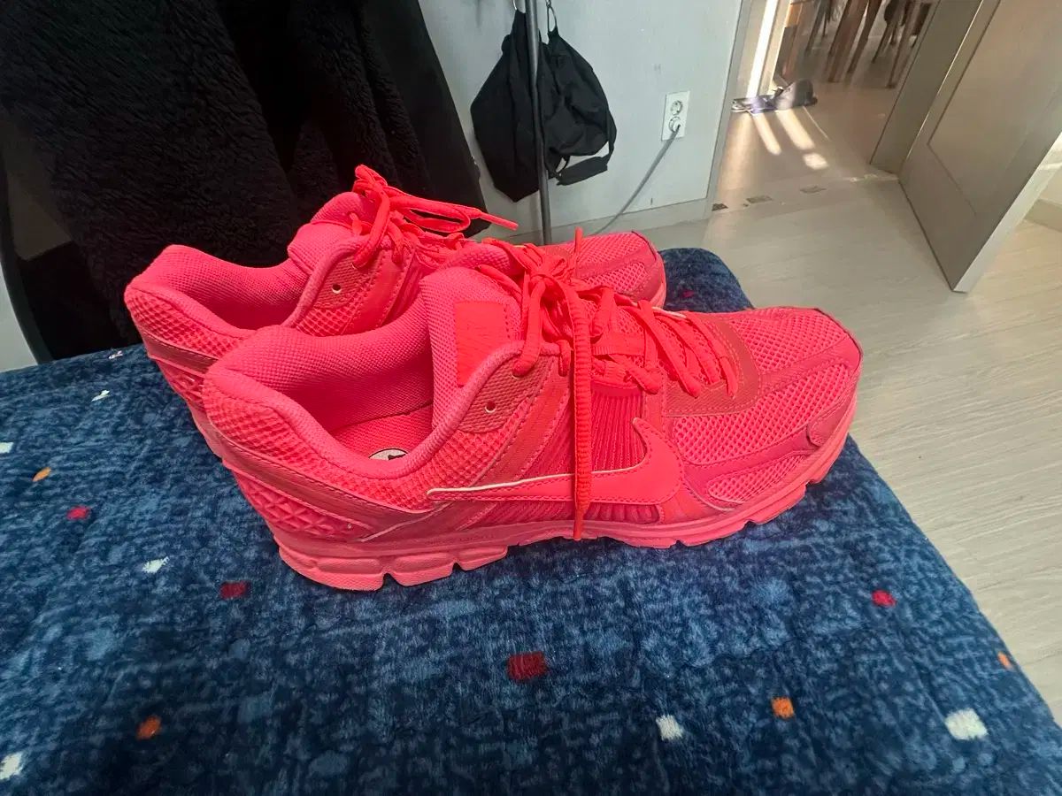 ナイキ ズーム ボメロ 5 HOT Face the Sun PUNCH