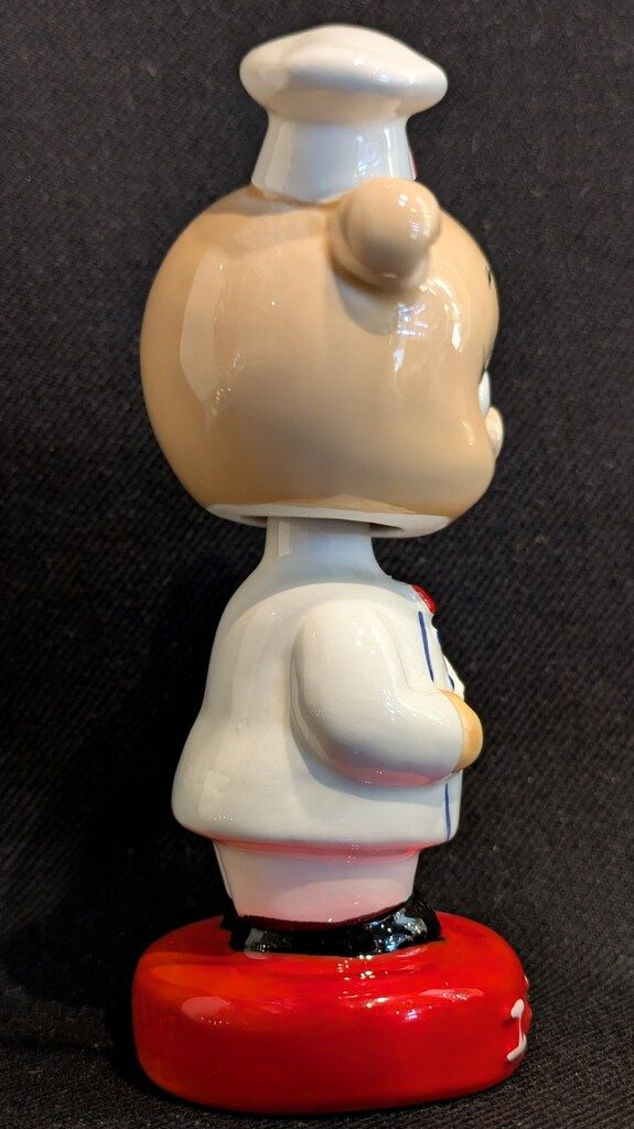 美品 TOYSCLUB エースコック こぶた コック 首振り人形 台座 ロゴあり TOYSCLUB 陶器製首振り人形 エースコック こぶたのコック/赤台座