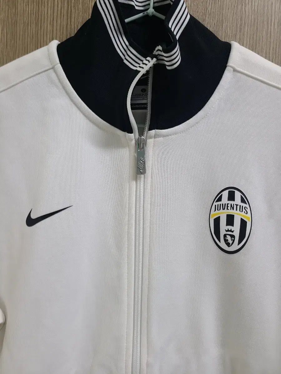 ナイキ ユヴェントス トラックジャージ 白
