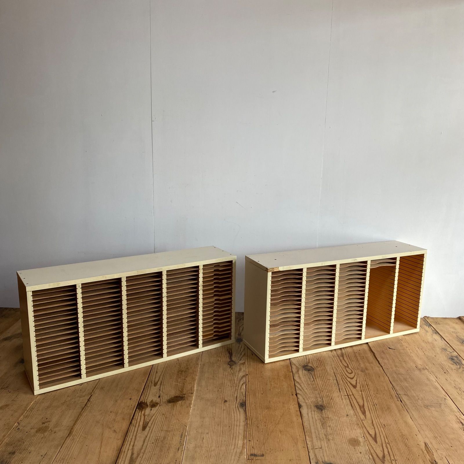 2点セット ヴィンテージ カルテ棚 書類棚 棚板取り外し可能 古家具 y78 2点セット ヴィンテージ カルテ棚 書類棚 棚板取り外し可能 古家具 y78