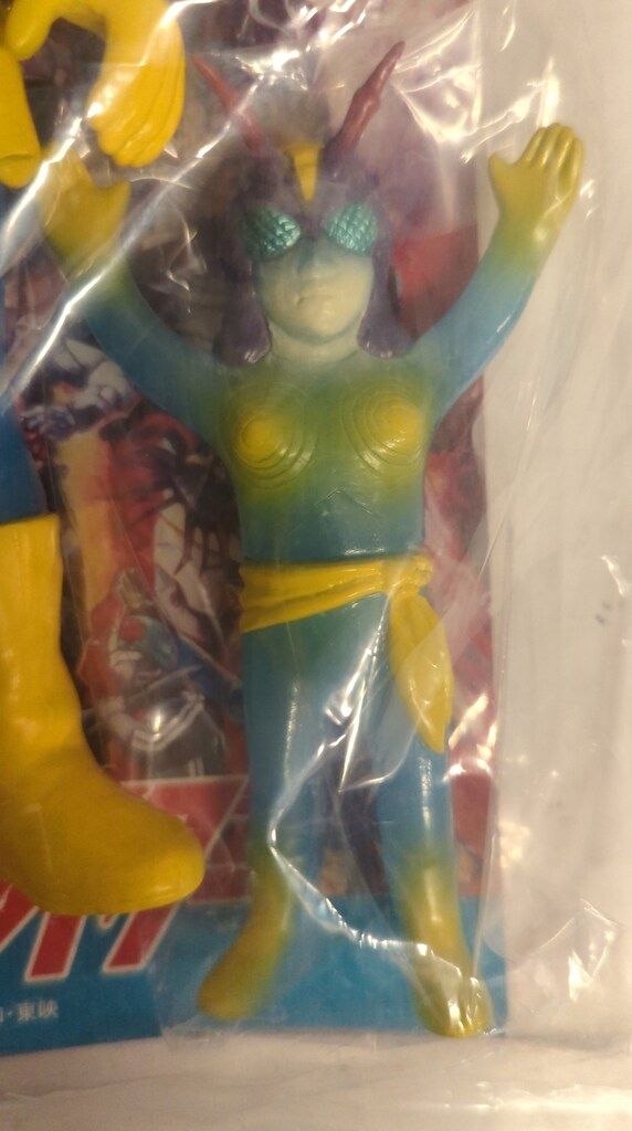 メディコムトイ 東映レトロソフビ 仮面ライダー 蜂女(新色)+ミニソフビ