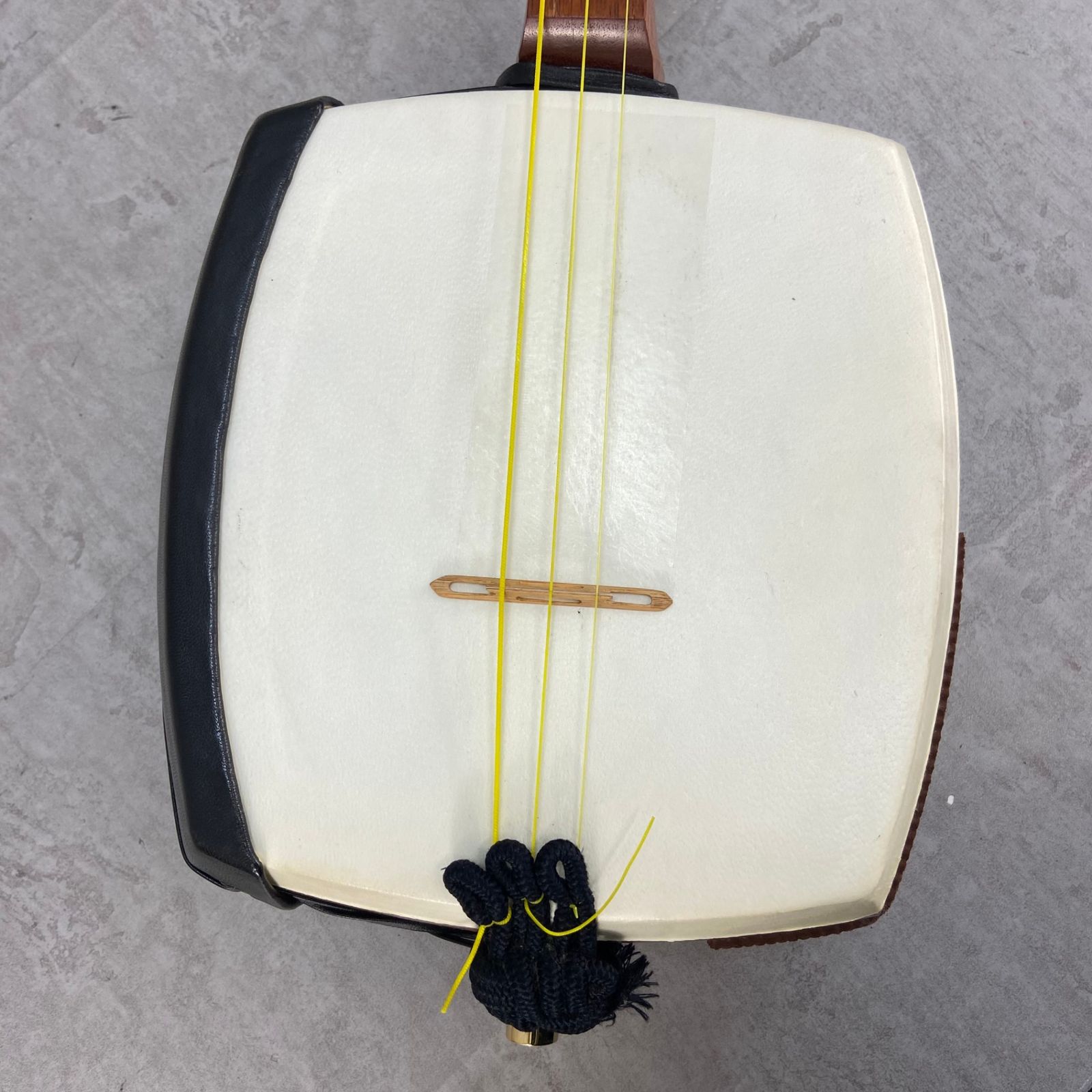 津軽三味線 太棹 3.1cm 花梨棹 平溝 天然皮 正寸 東触り 丸打胴 糸巻き