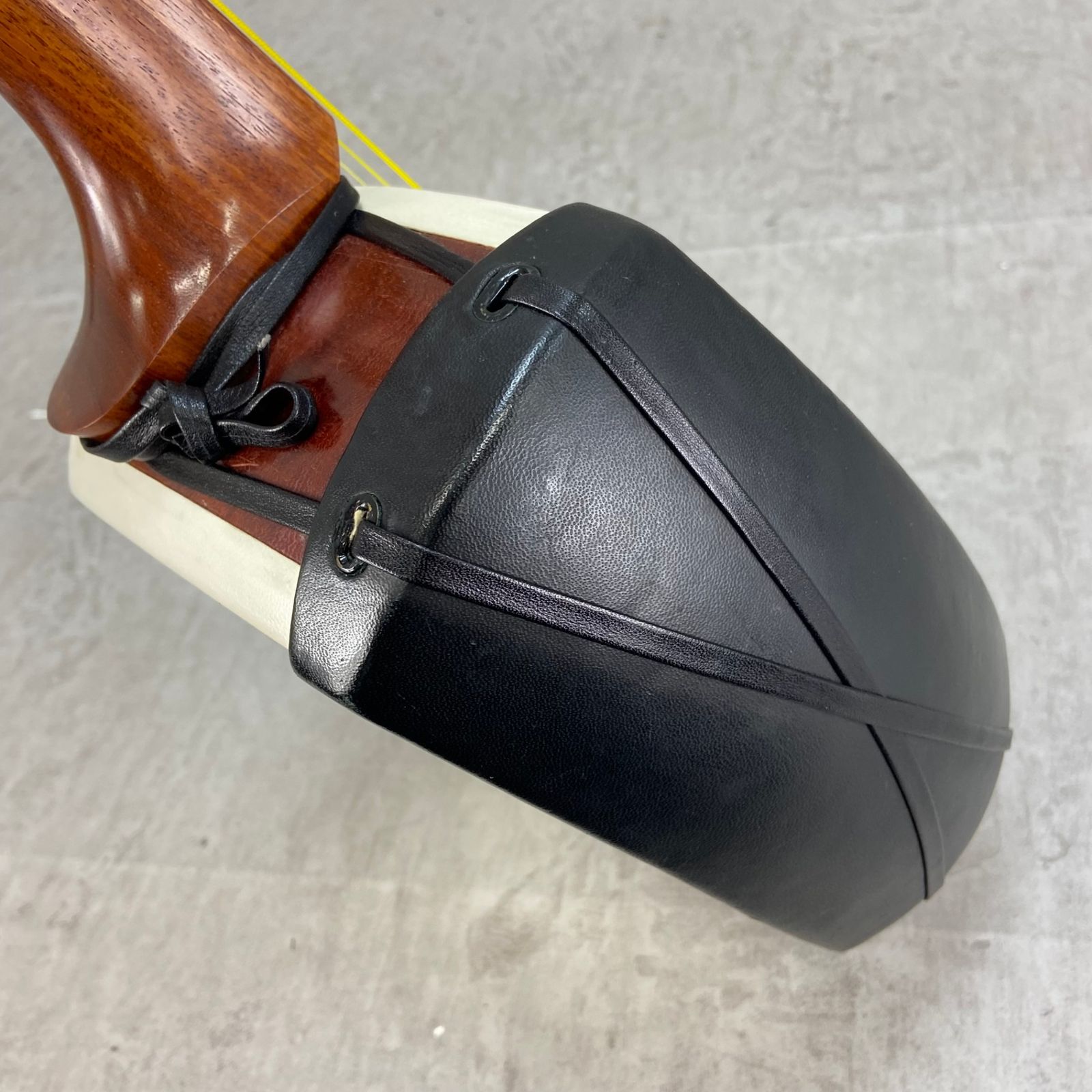 ✨美品✨津軽三味線 太棹 花梨 丸打ち胴　一本ホゾ　和楽器　ハードケース付き 津軽三味線 太棹 3.1cm 花梨棹 平溝 天然皮 正寸 東触り 丸打胴 糸巻き