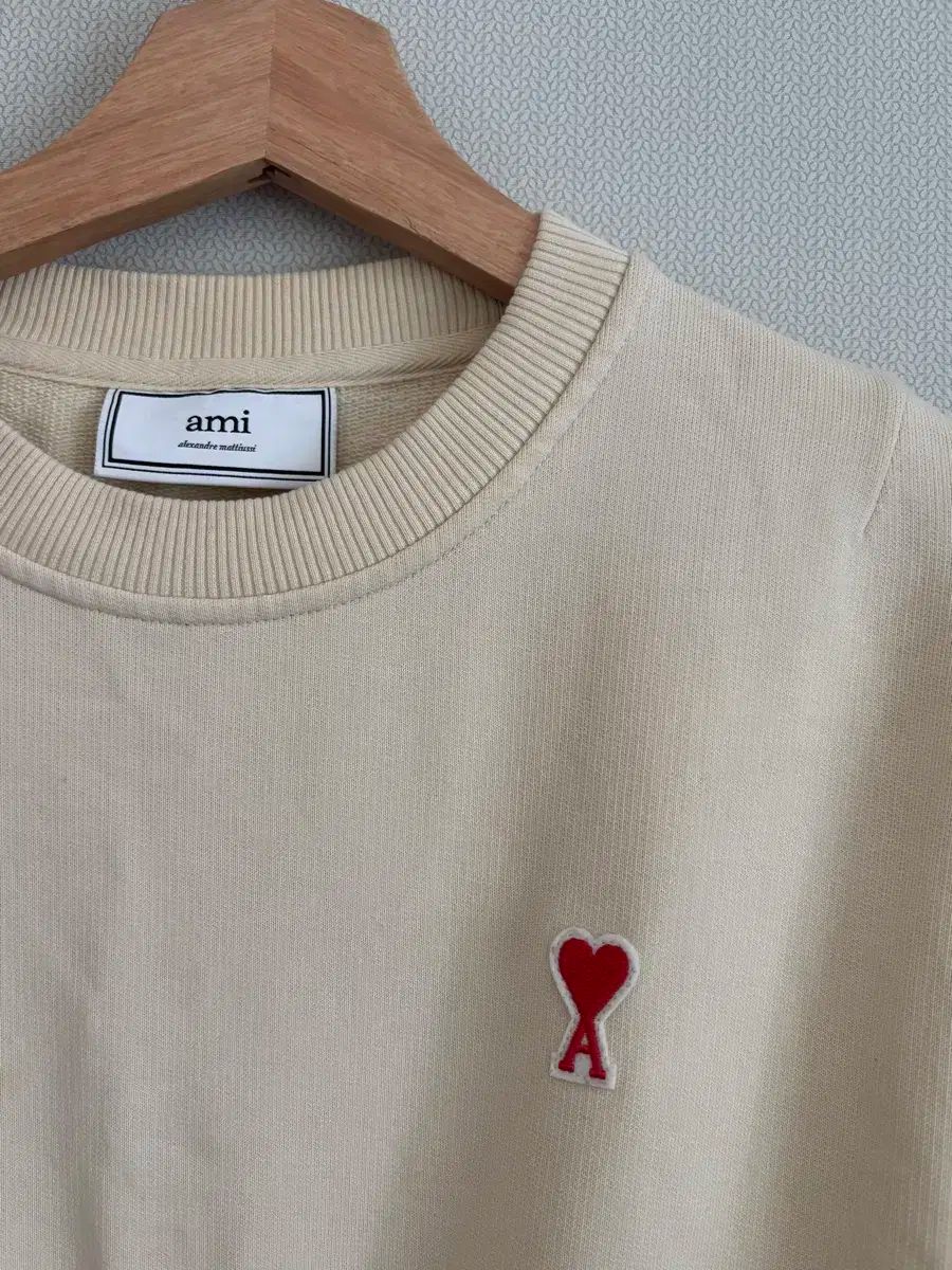 アミ スモールロゴ アイボリー スウェット