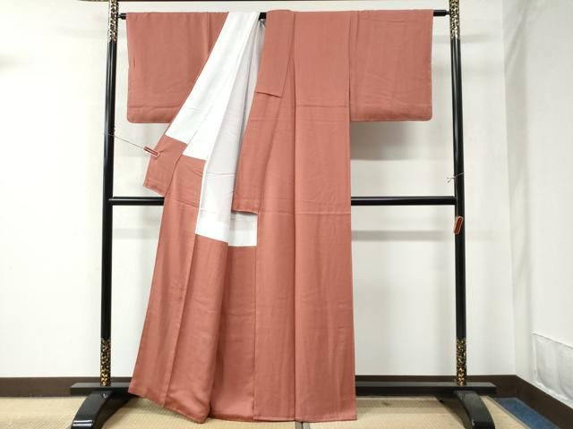 コミュニケーションのある 平和屋着物 上質な色無地 甚三紅色 正絹 CAAZ2838yc