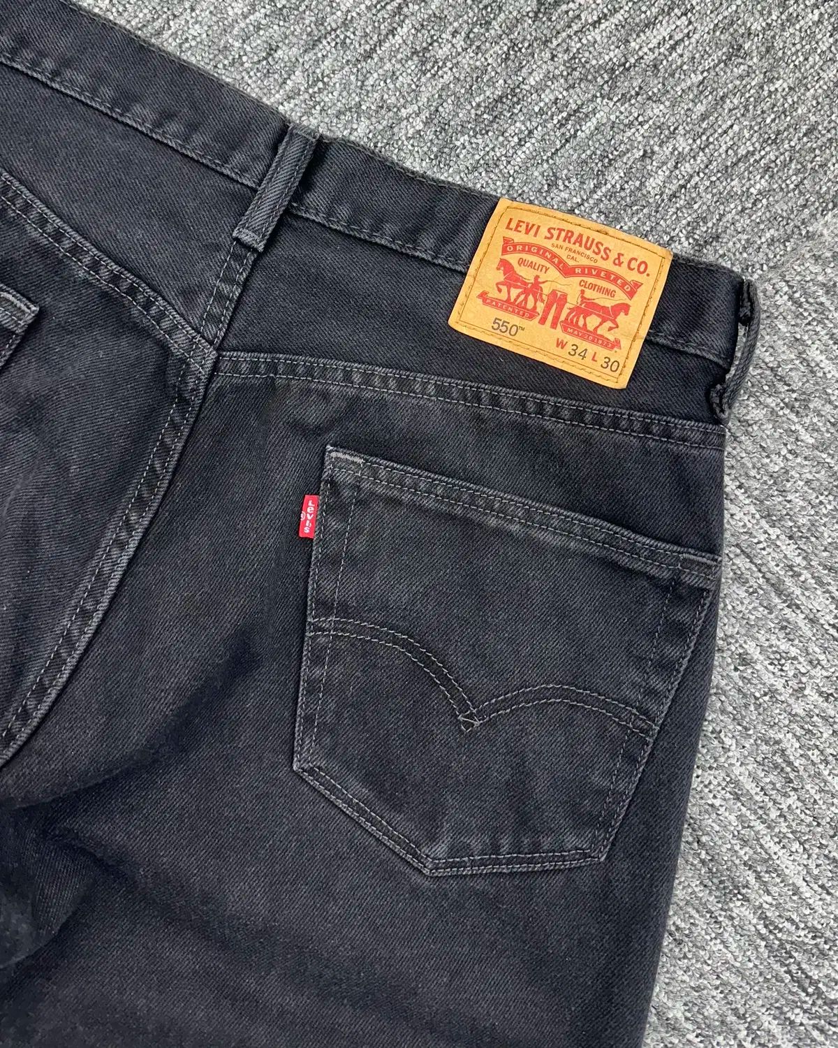 LOVE YOURSELF 承 'Her' 段42) 00'S LEVI'S コレクション 501 ブラック