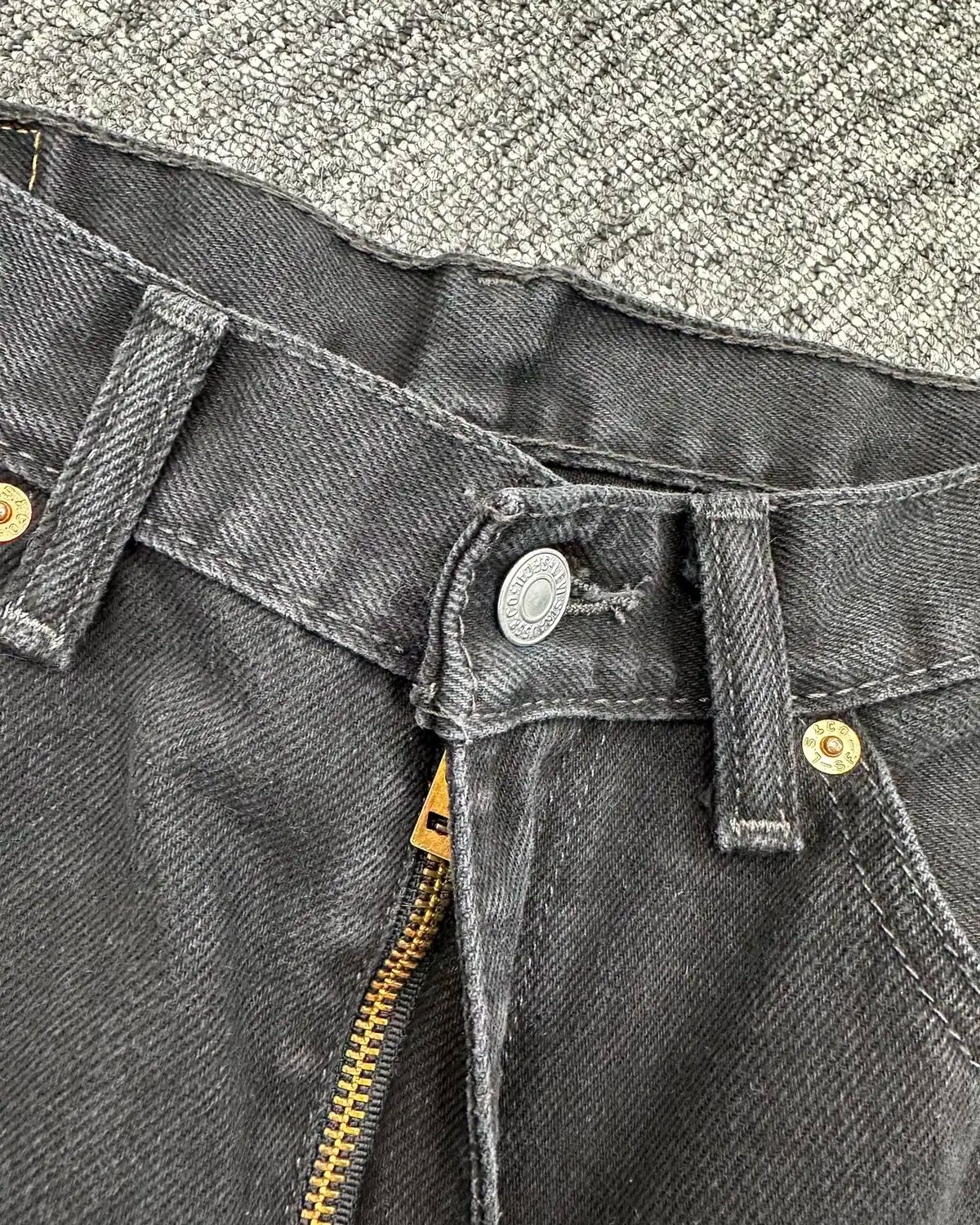 LOVE YOURSELF 承 'Her' 段42) 00'S LEVI'S コレクション 501 ブラック