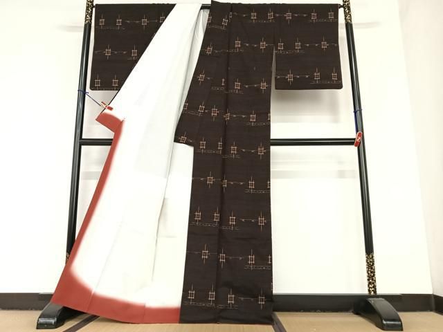 平和屋着物○国指定重要無形文化財 本場久米島紬 手織 井桁絣 正絹