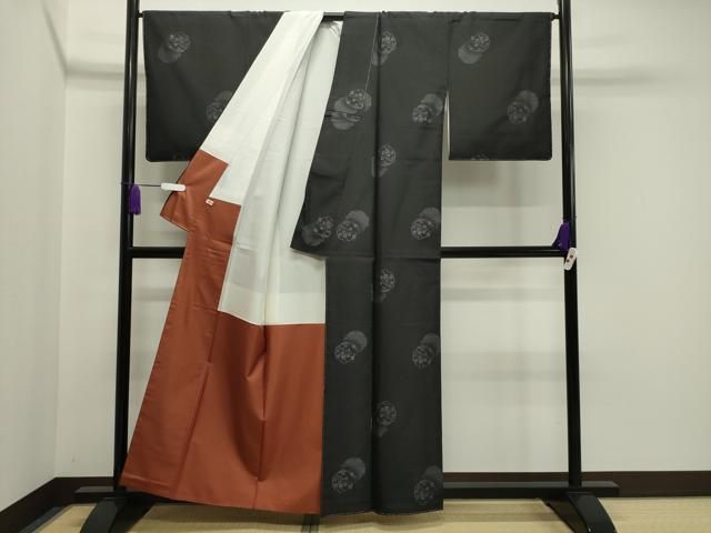 平和屋着物 本場大島紬 地空き 雪輪花文 大山謹製 ほてい屋扱い 証紙付き 正絹 CAAY8368gh