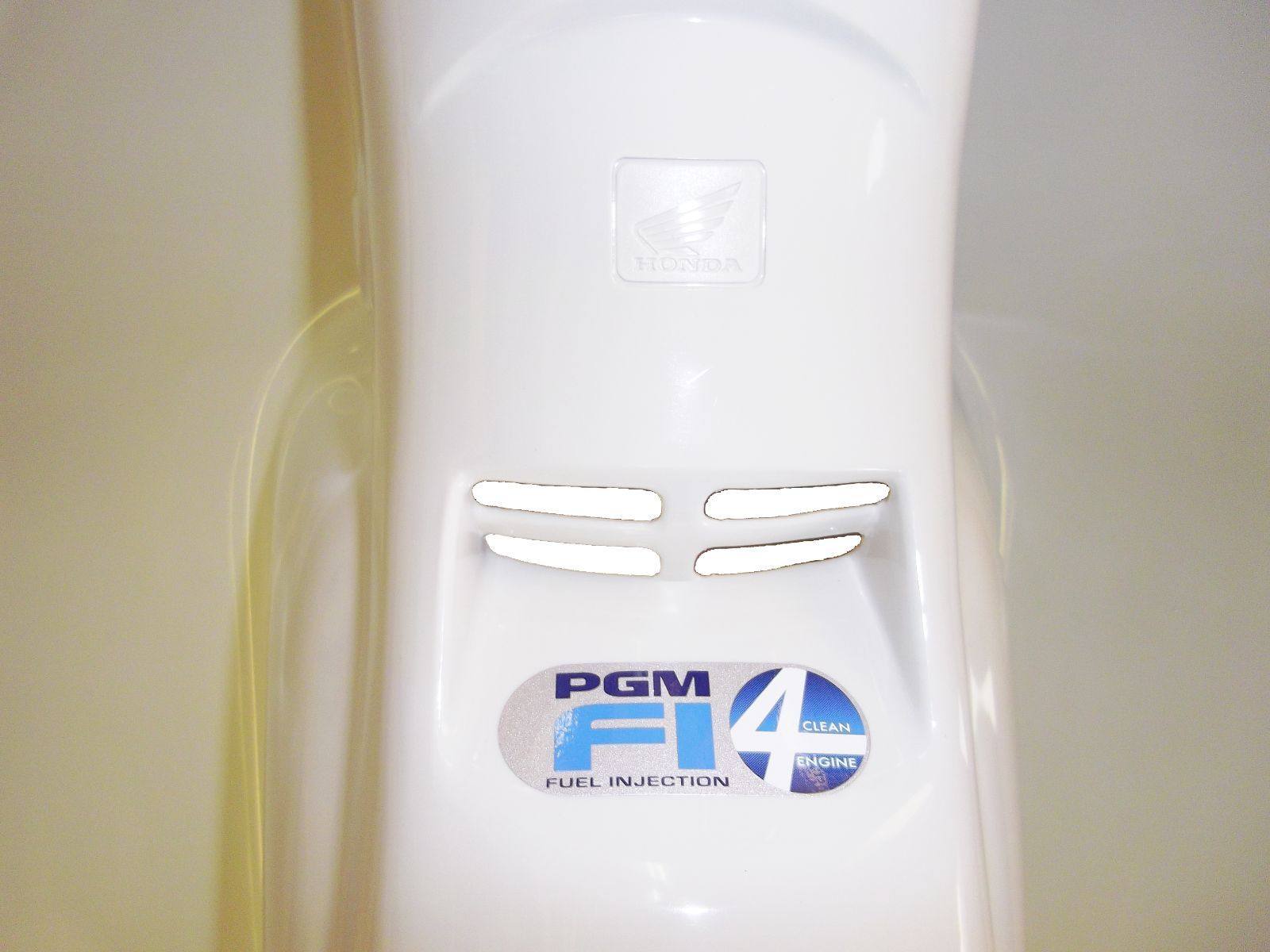 C50 AA01 リトルカブ 純正レッグシールド セル付き ココナッツホワイト インジェクションモデル用 キャブレターモデルにも使用化