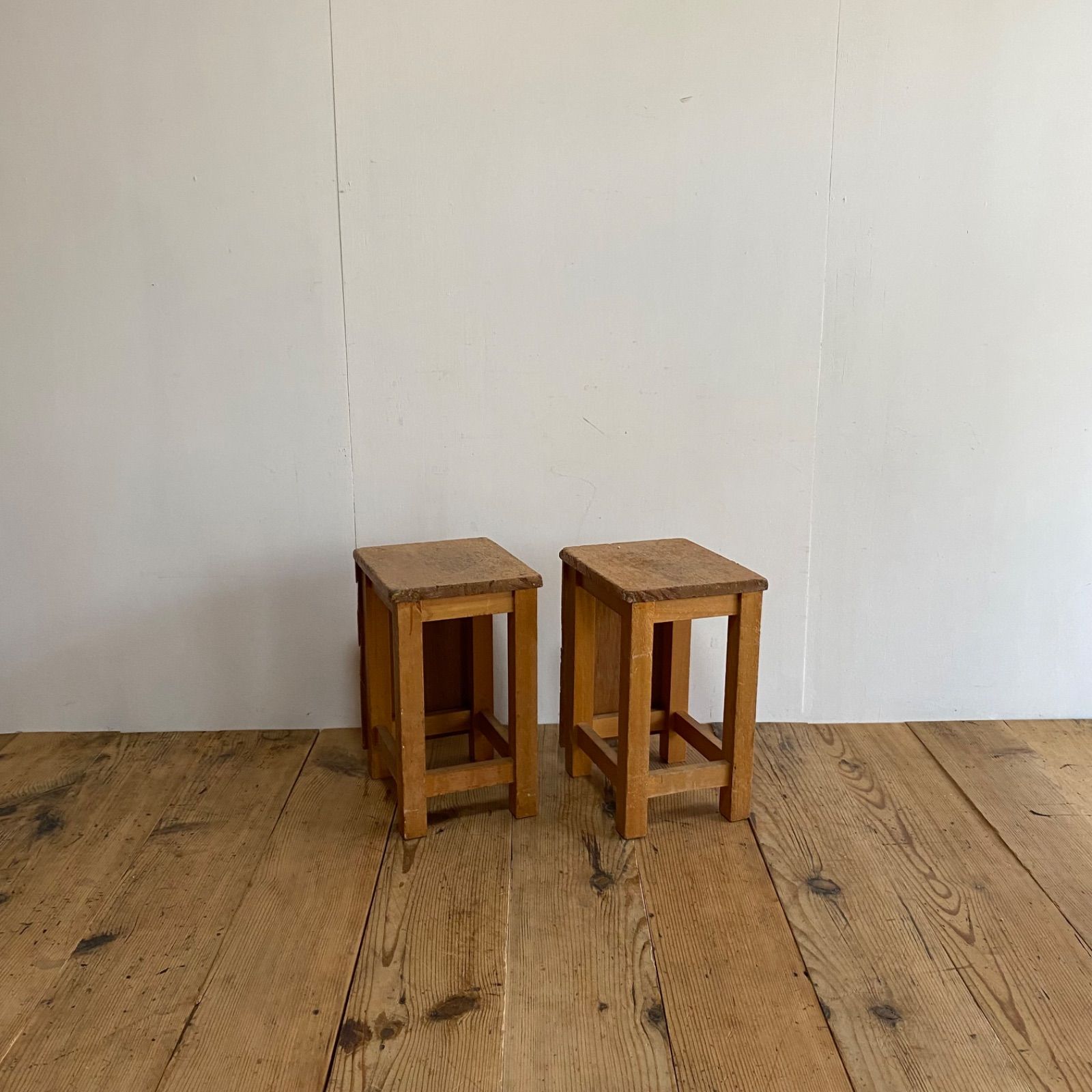 2脚セット アンティーク 角 スツール 椅子 植物台 昭和レトロ y72