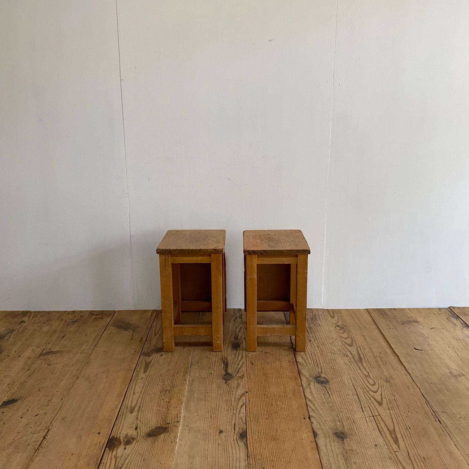 2脚セット アンティーク 角 スツール 椅子 植物台 昭和レトロ y72