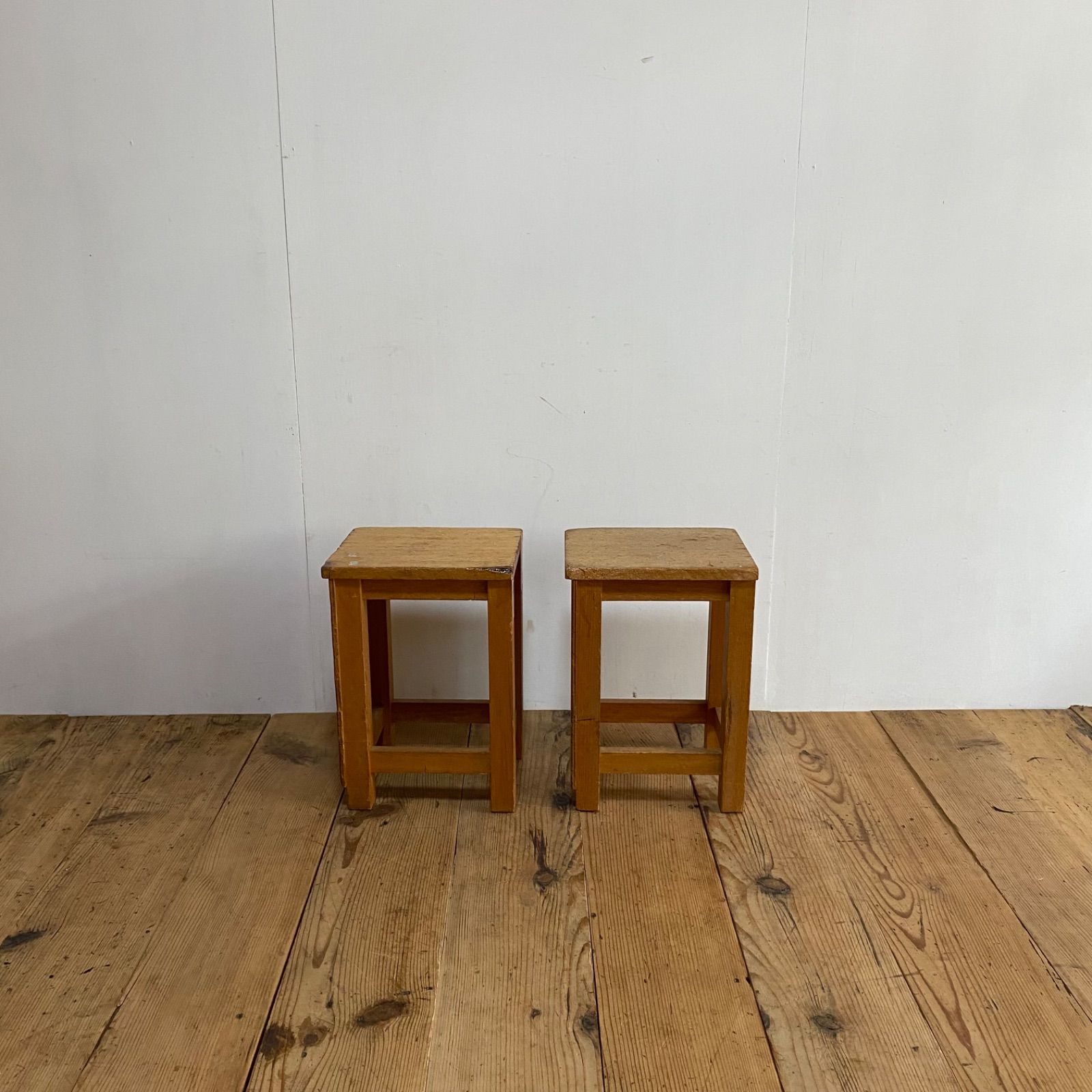 3脚セット アンティーク 角 スツール 椅子 植物台 昭和レトロ y84 3脚セット アンティーク 角 スツール 椅子 植物台 昭和レトロ y84 3脚