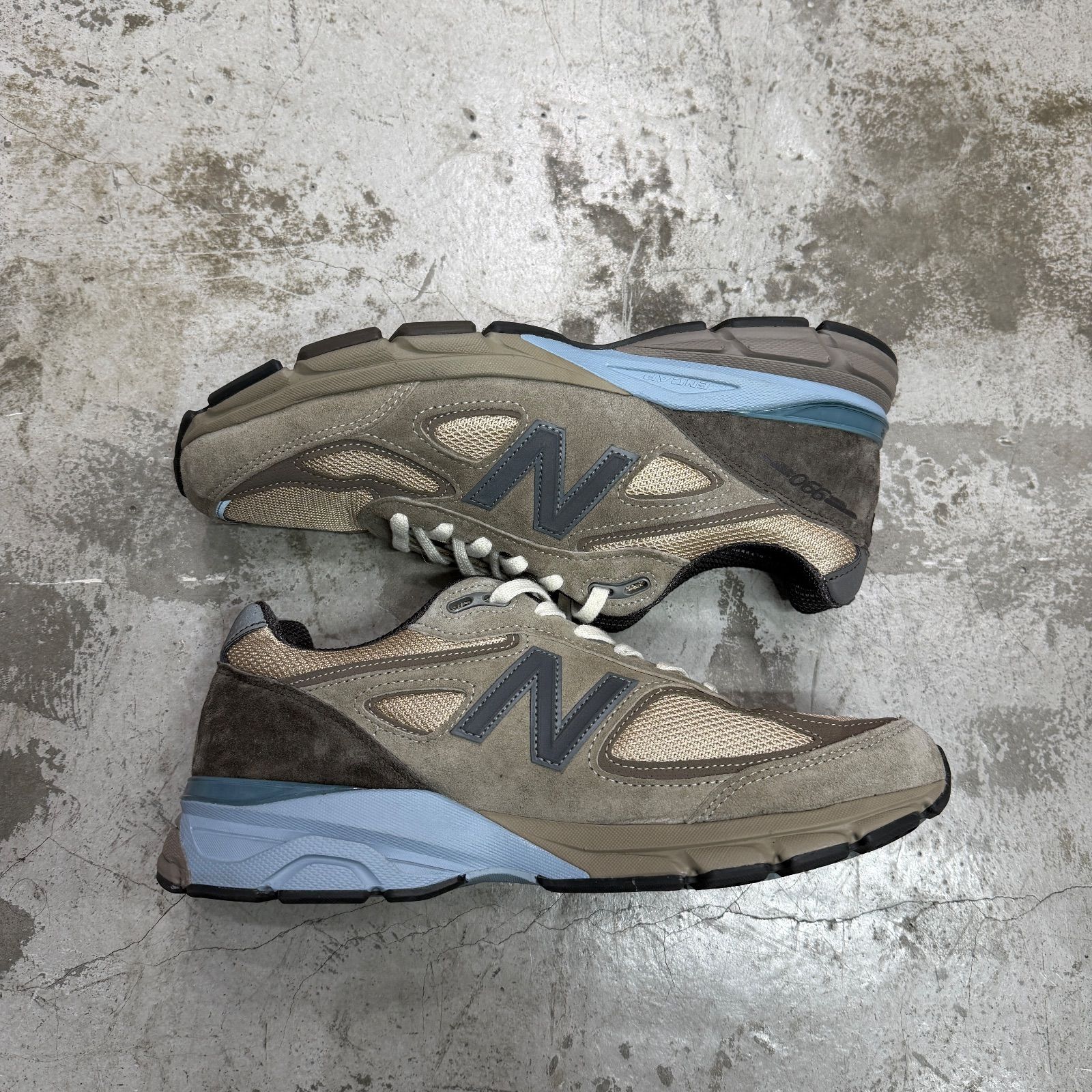 AURALEE New Balance 990V4 Taupe 990V4 コラボ スニーカー トープ 