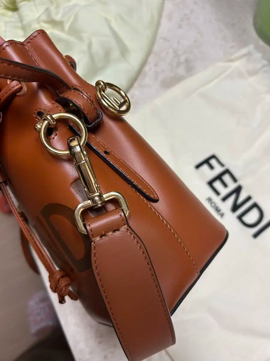 フェンディ 몬트레저