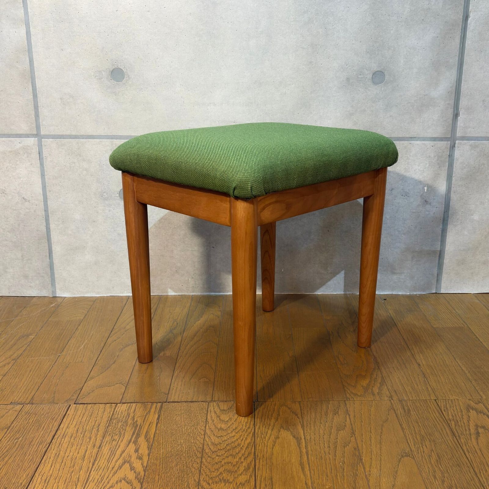 USED】北欧ヴィンテージスタイル スツール モスグリーン 布張り | 玄関