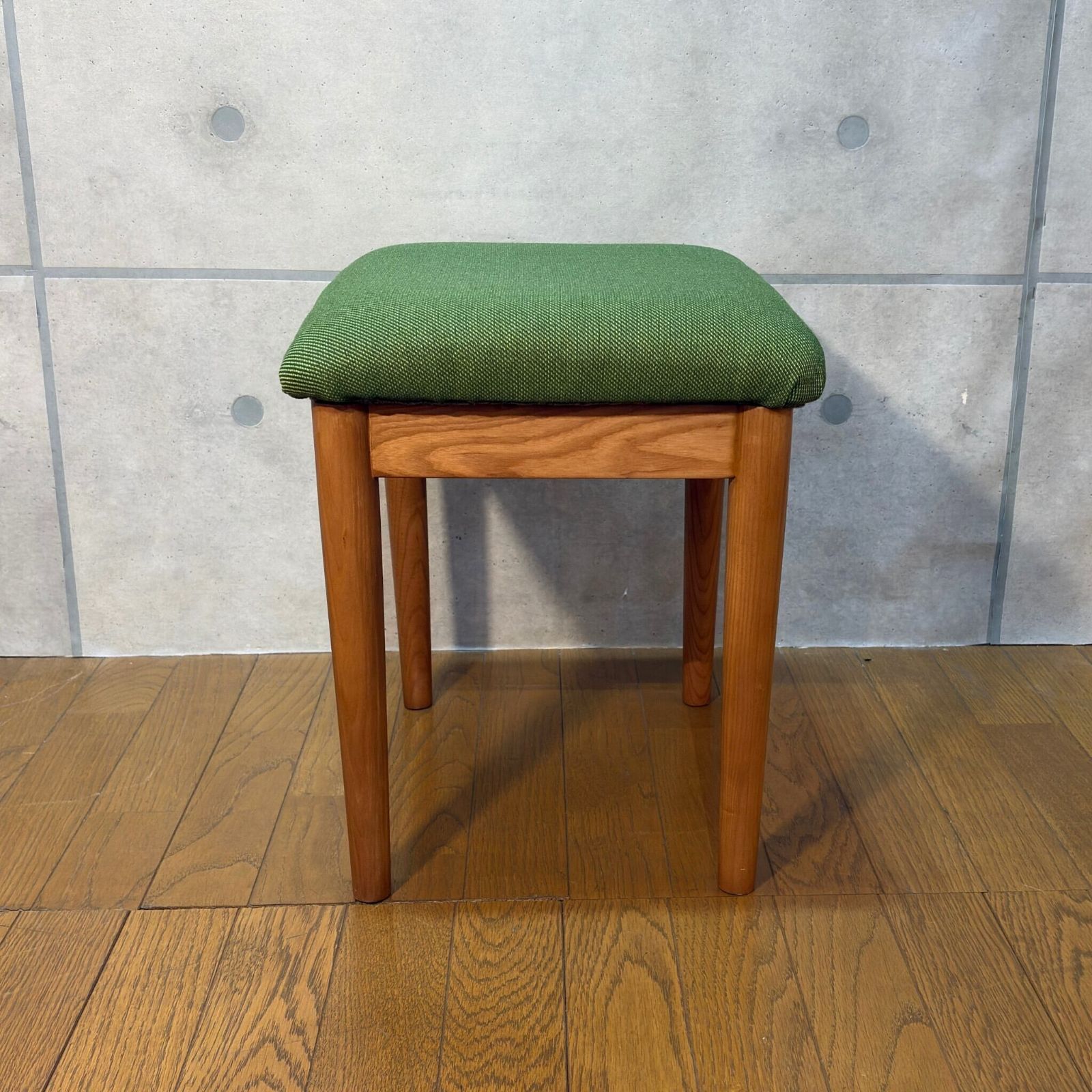 USED】北欧ヴィンテージスタイル スツール モスグリーン 布張り | 玄関