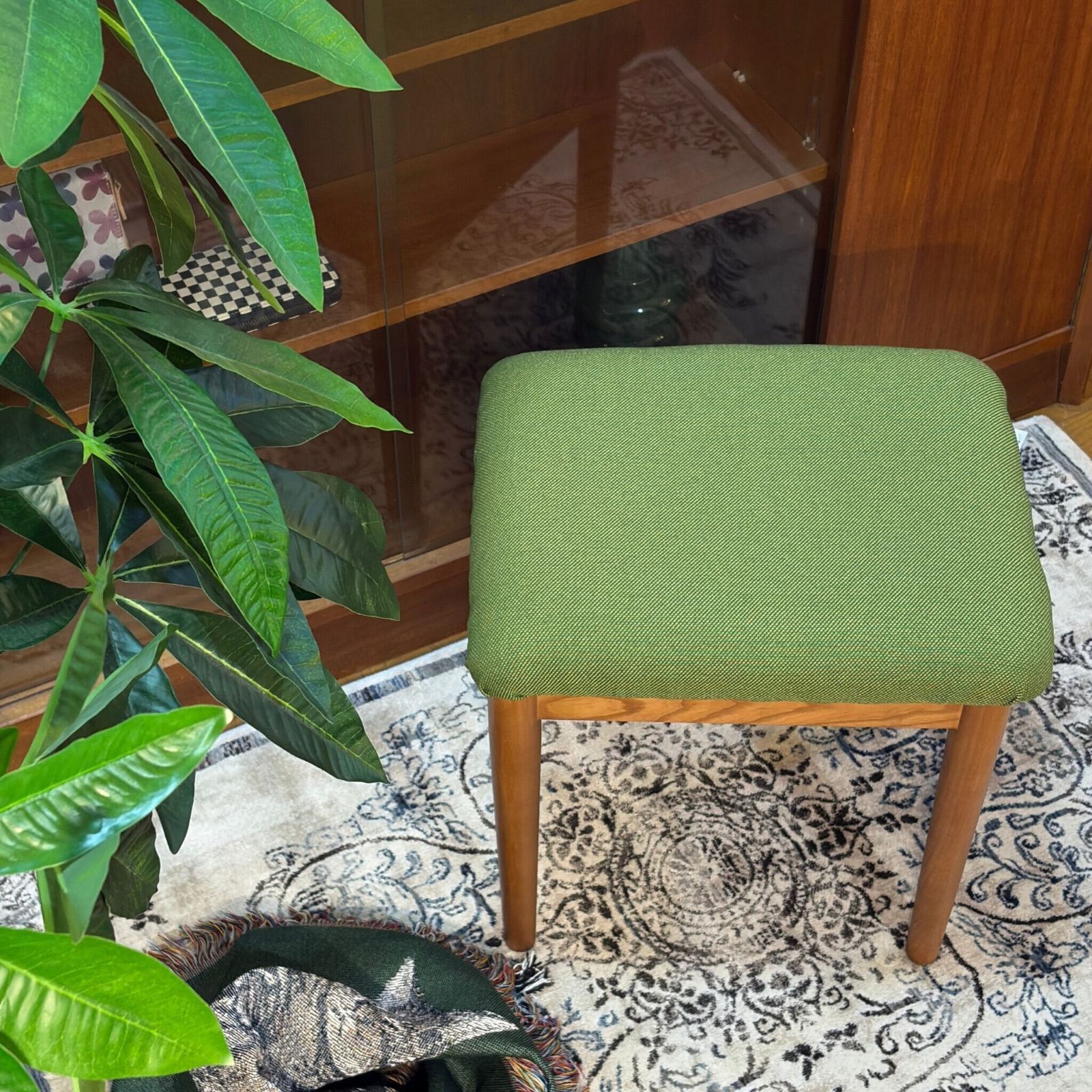 USED】北欧ヴィンテージスタイル スツール モスグリーン 布張り | 玄関