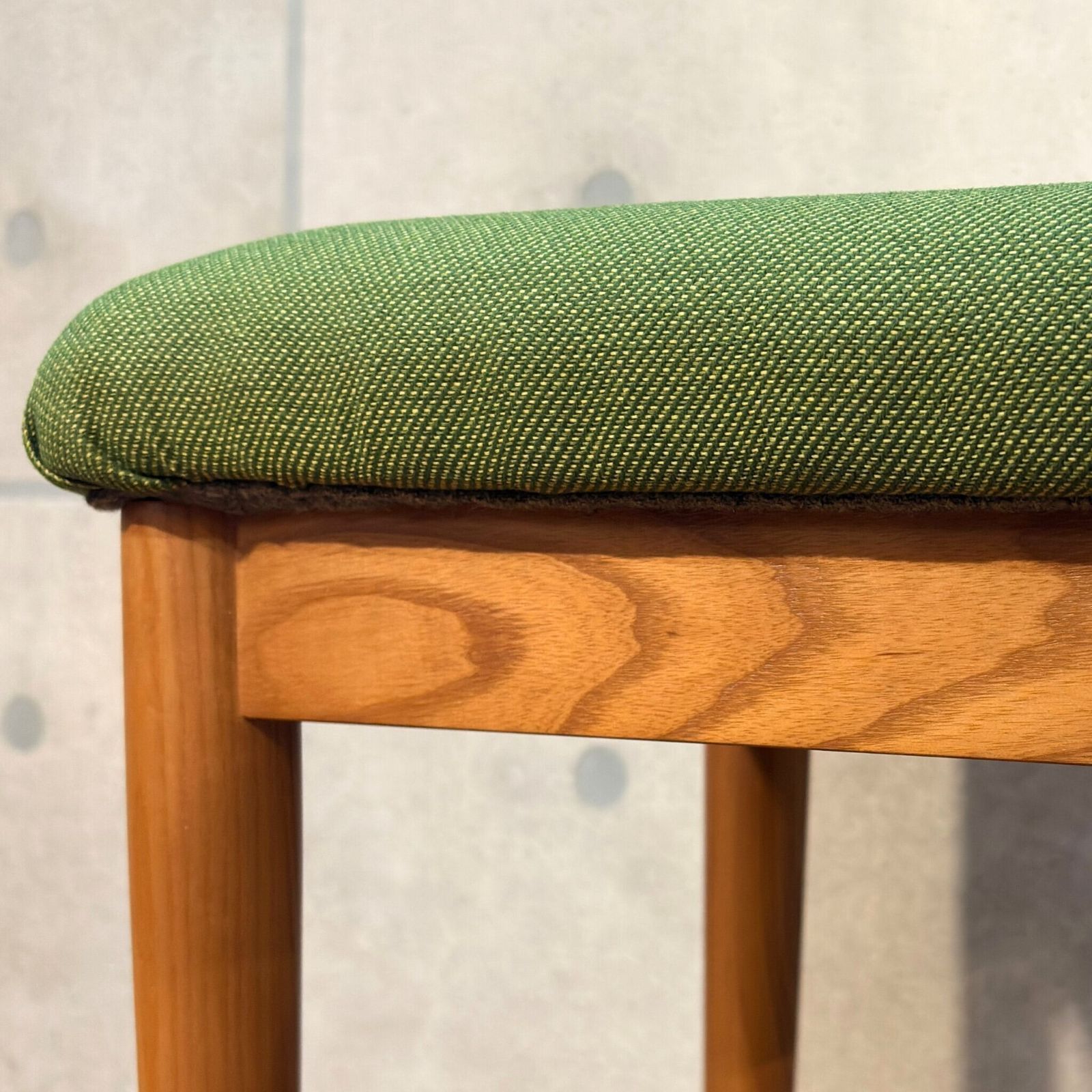 2脚セット アンティーク 角 スツール 椅子 植物台 昭和レトロ y77 2脚セット アンティーク 角 スツール 椅子 植物台 昭和レトロ y77